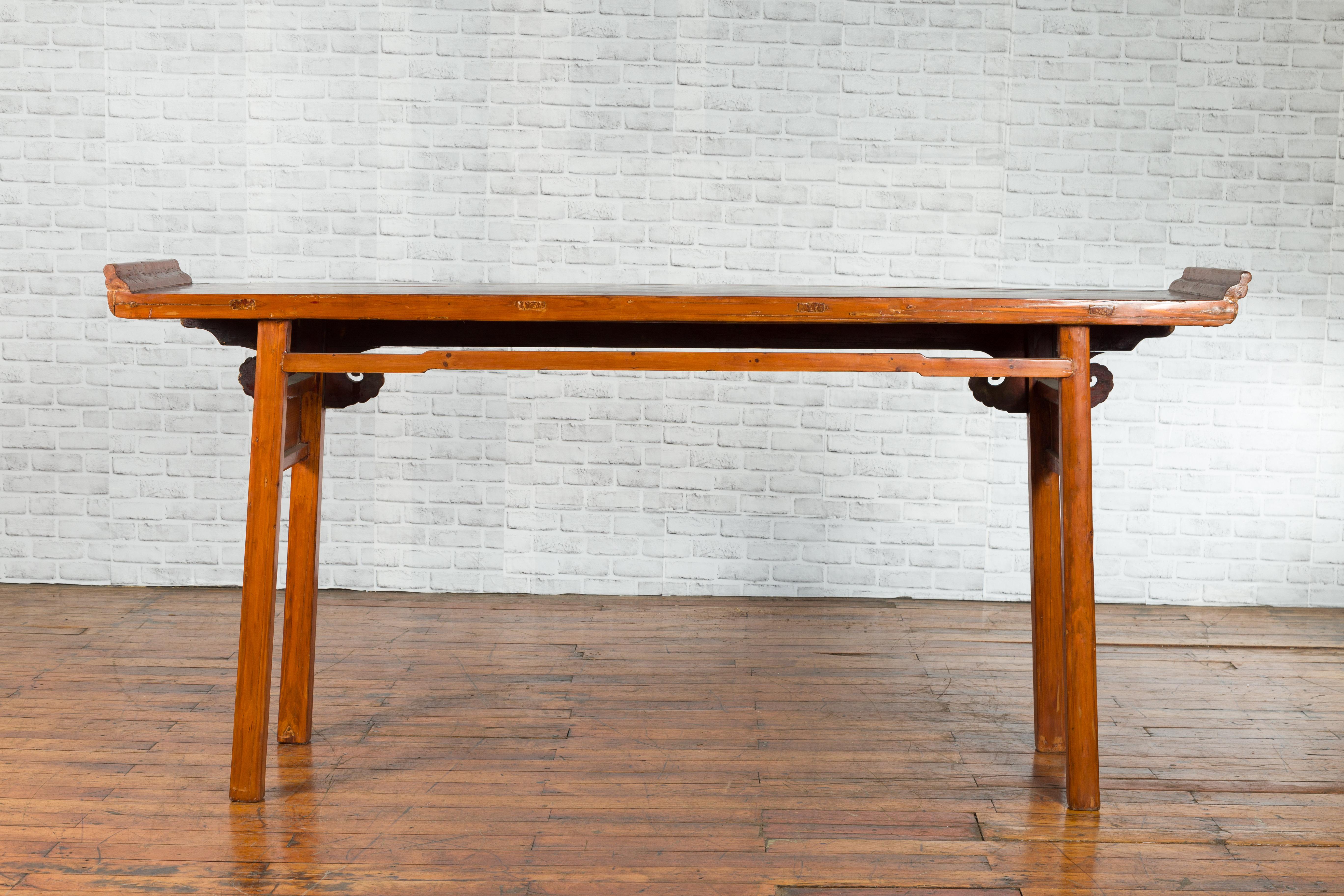 Chinese Qing Dynasty Elmwood Altar Console Table with Cloudy Scroll Motifs For Sale 7