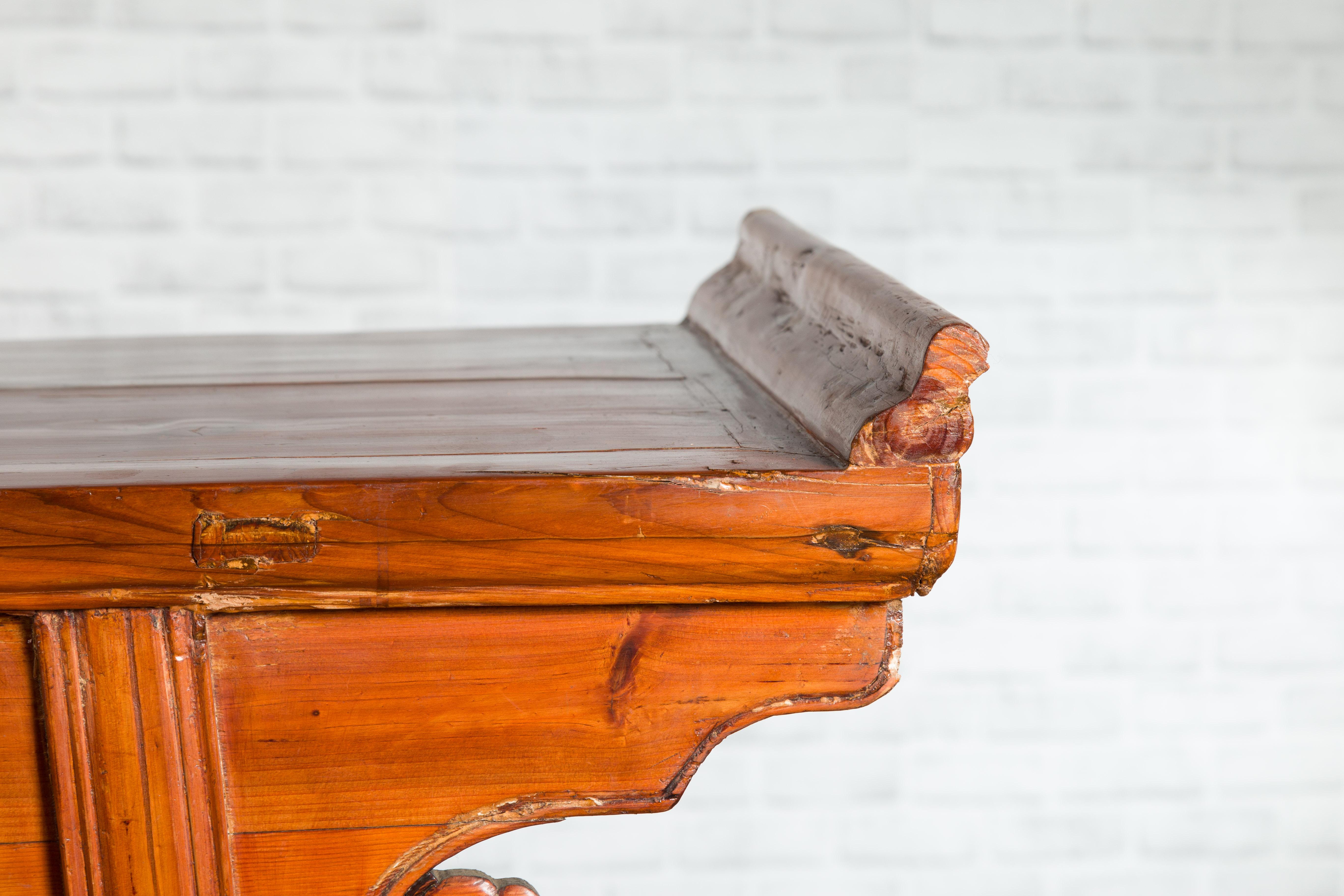 19th Century Qing Dynasty Elmwood Altar Table with Cloud Motifs and Vivid Patina For Sale 4
