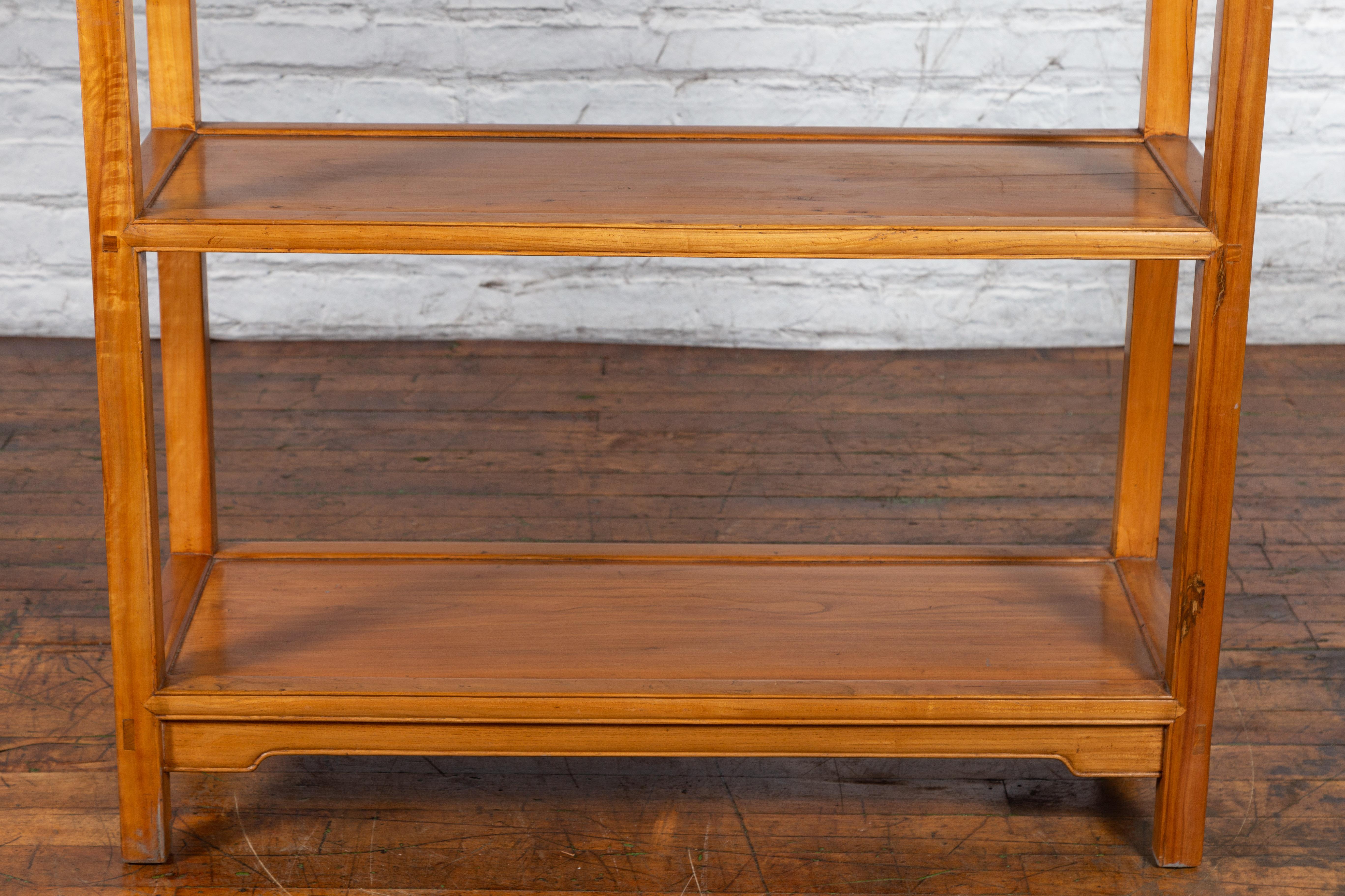 Chinese Qing Dynasty Elmwood Bookcase with Three Shelves and Pierced Cartouches For Sale 1