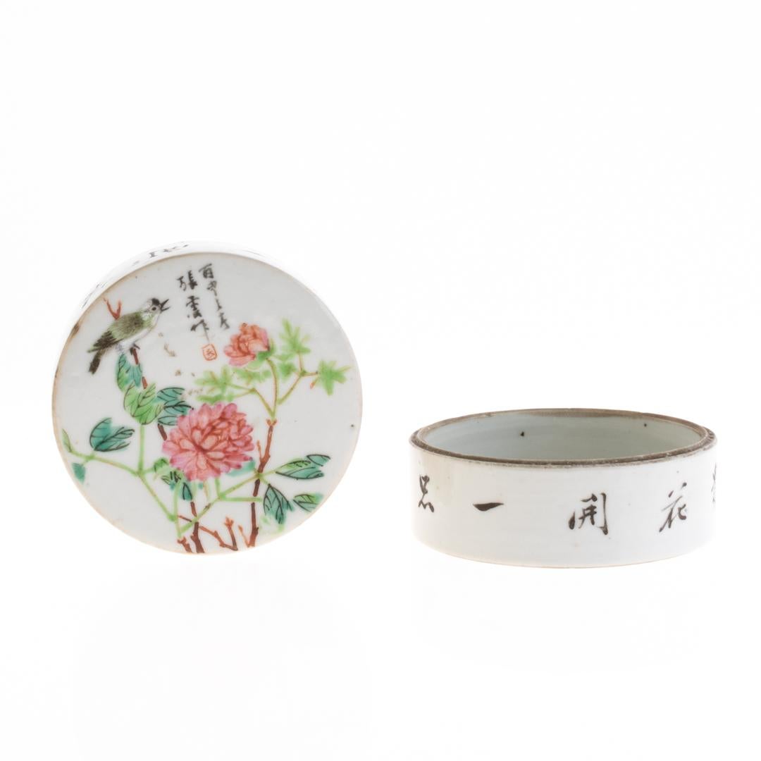 Chinese Qing Dynasty Famille Rose Porcelain Lidded Box 19th Century 
Good condition 
From a private collection.
Free international shipping.