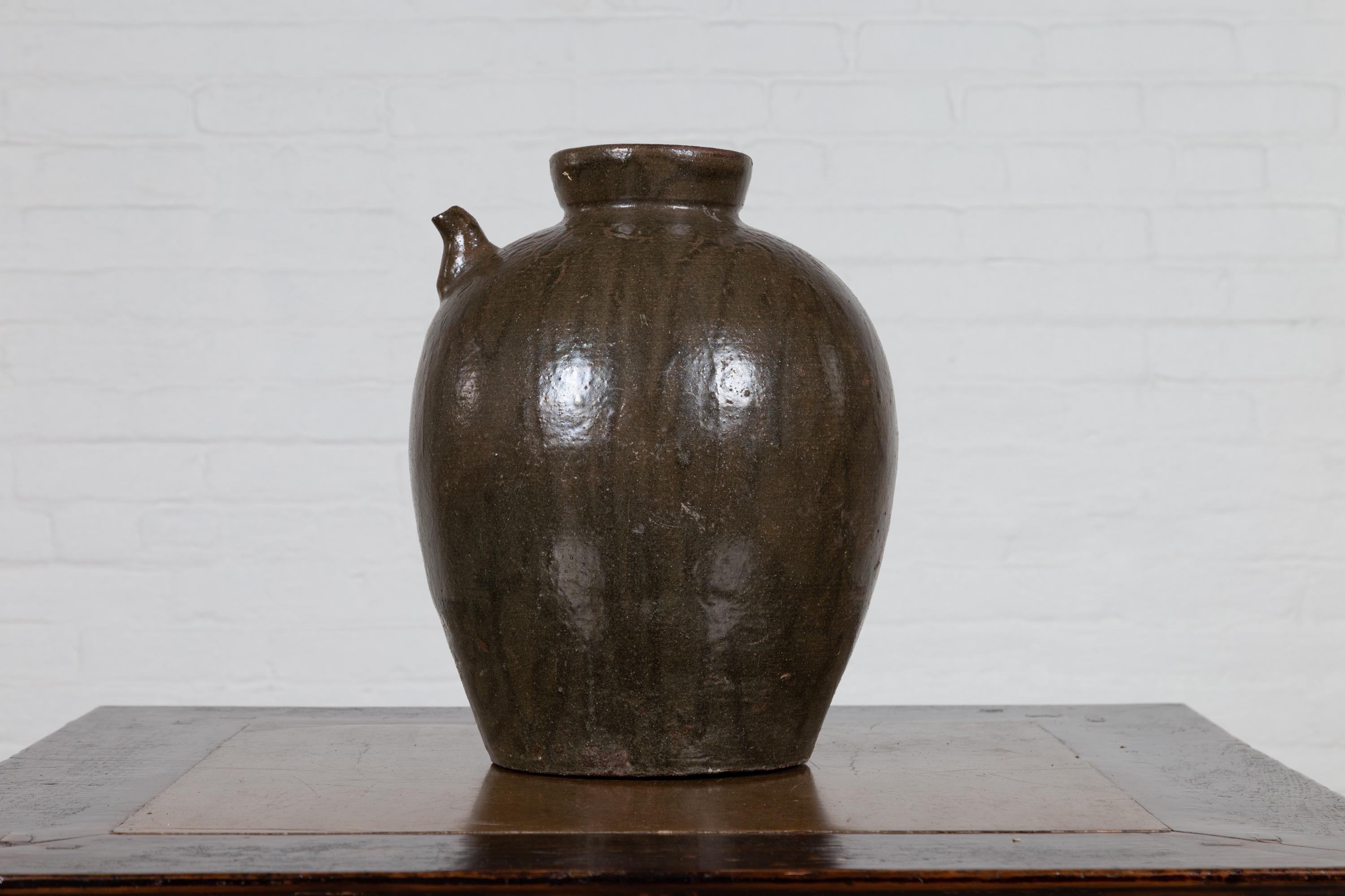 Chinesischer glasierter Wasserkrug aus der chinesischen Qing-Dynastie mit kleinem Ausguss aus dem 19. Jahrhundert (Keramik) im Angebot