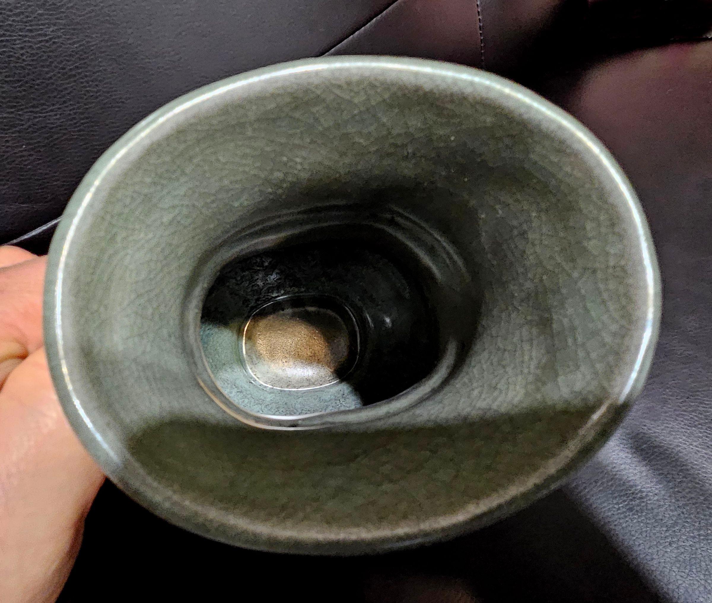 XIXe siècle Vase en céladon de type Guan de la dynastie chinoise Qing, 19e siècle en vente