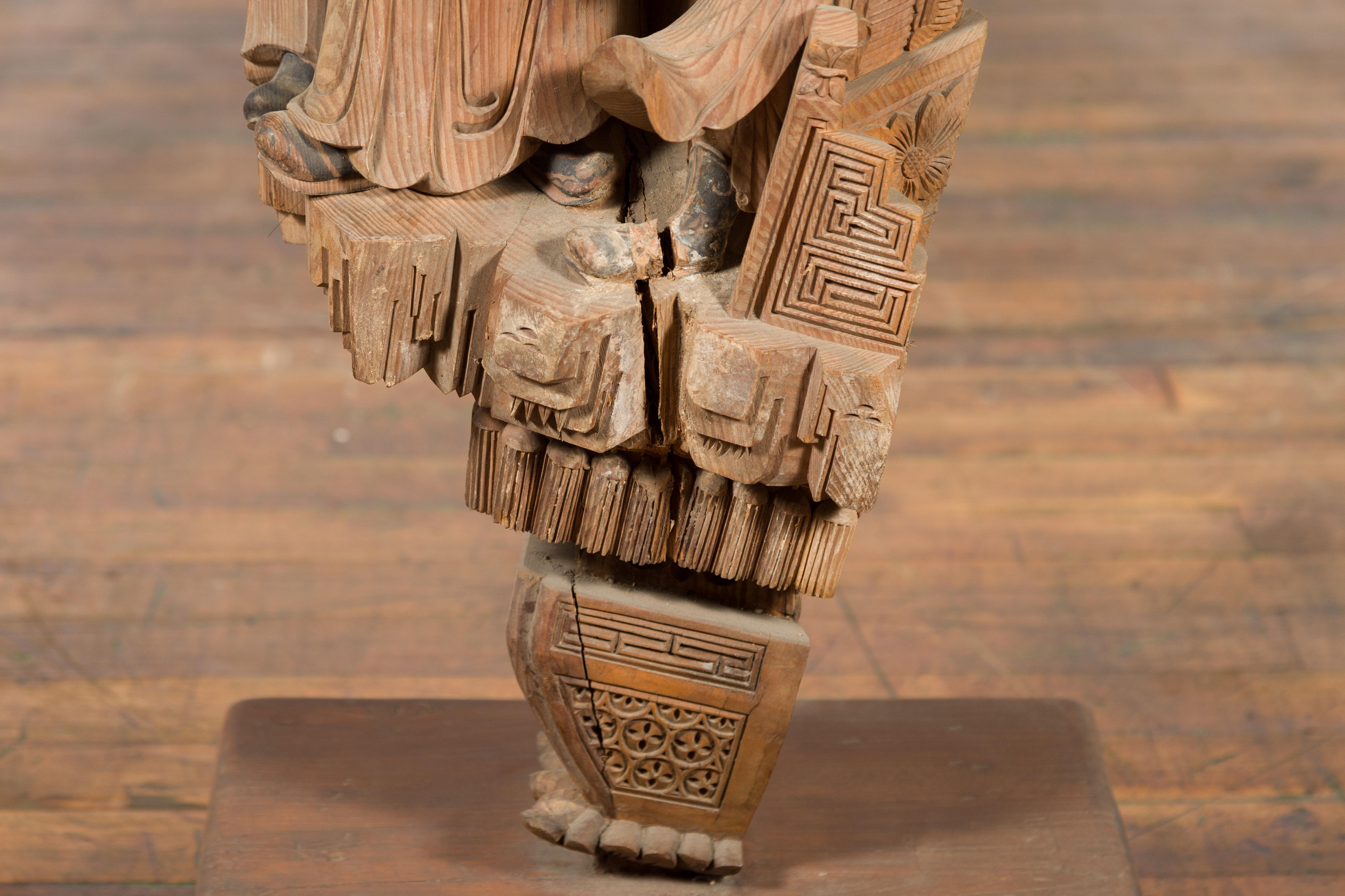 Chinesischer, handgeschnitzter Tempelkorbel aus Holz aus der chinesischen Qing-Dynastie mit detaillierten Figuren im Angebot 6
