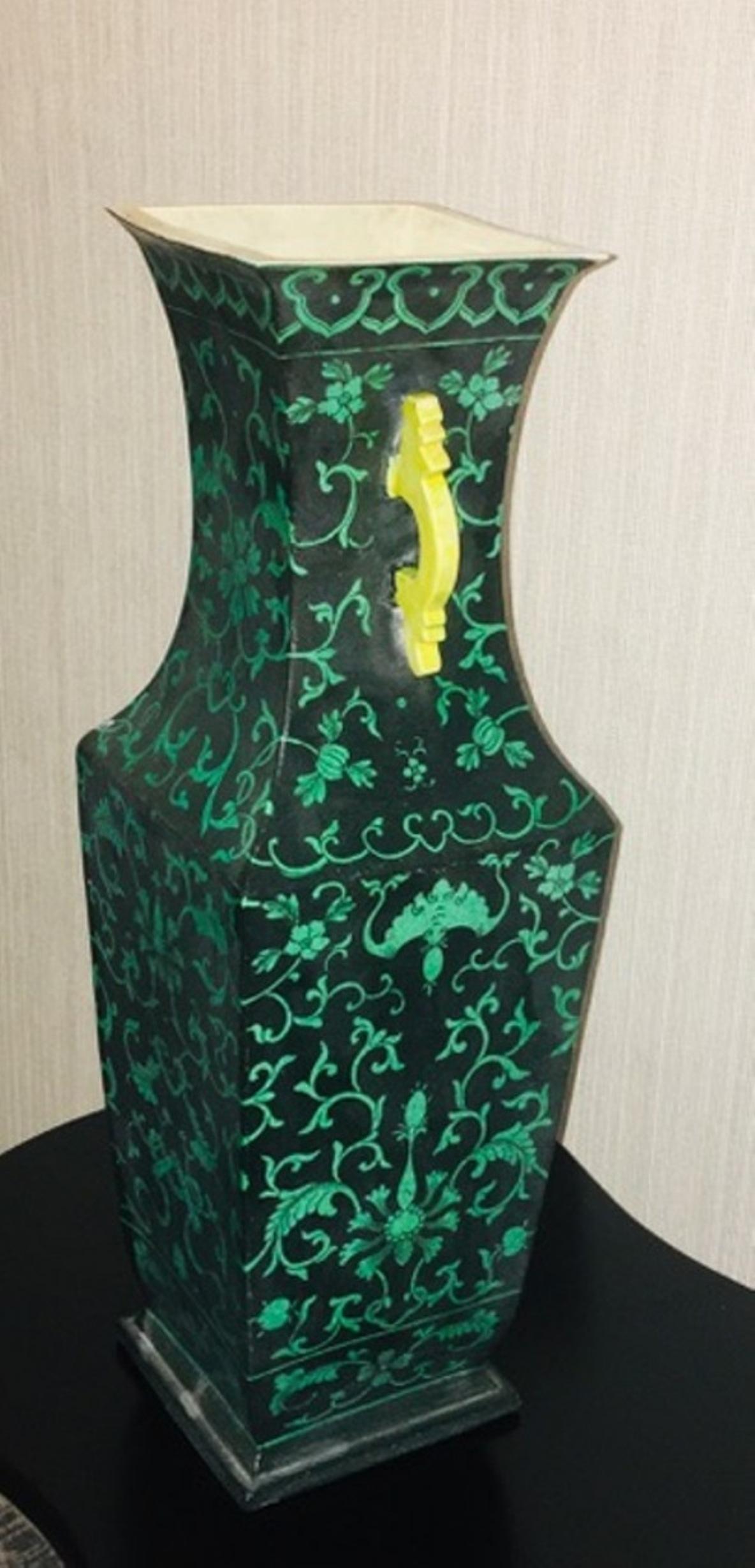 Chinesisch Qing Dynasty Guangxu Porzellan Vase im Zustand „Gut“ im Angebot in New York, NY