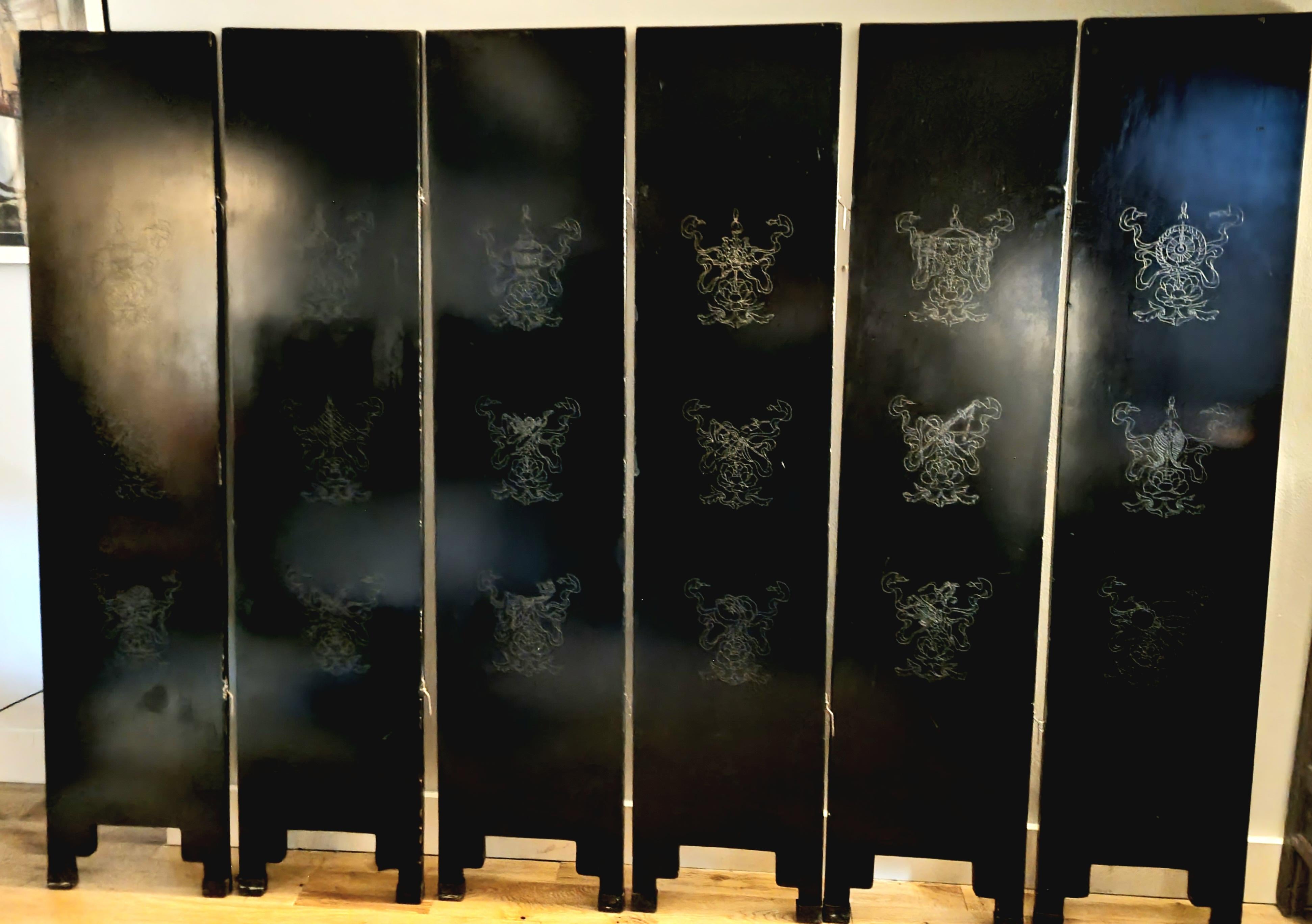 Début du 20ème siècle Paravent à six panneaux laqués de la dynastie chinoise Qing  en vente