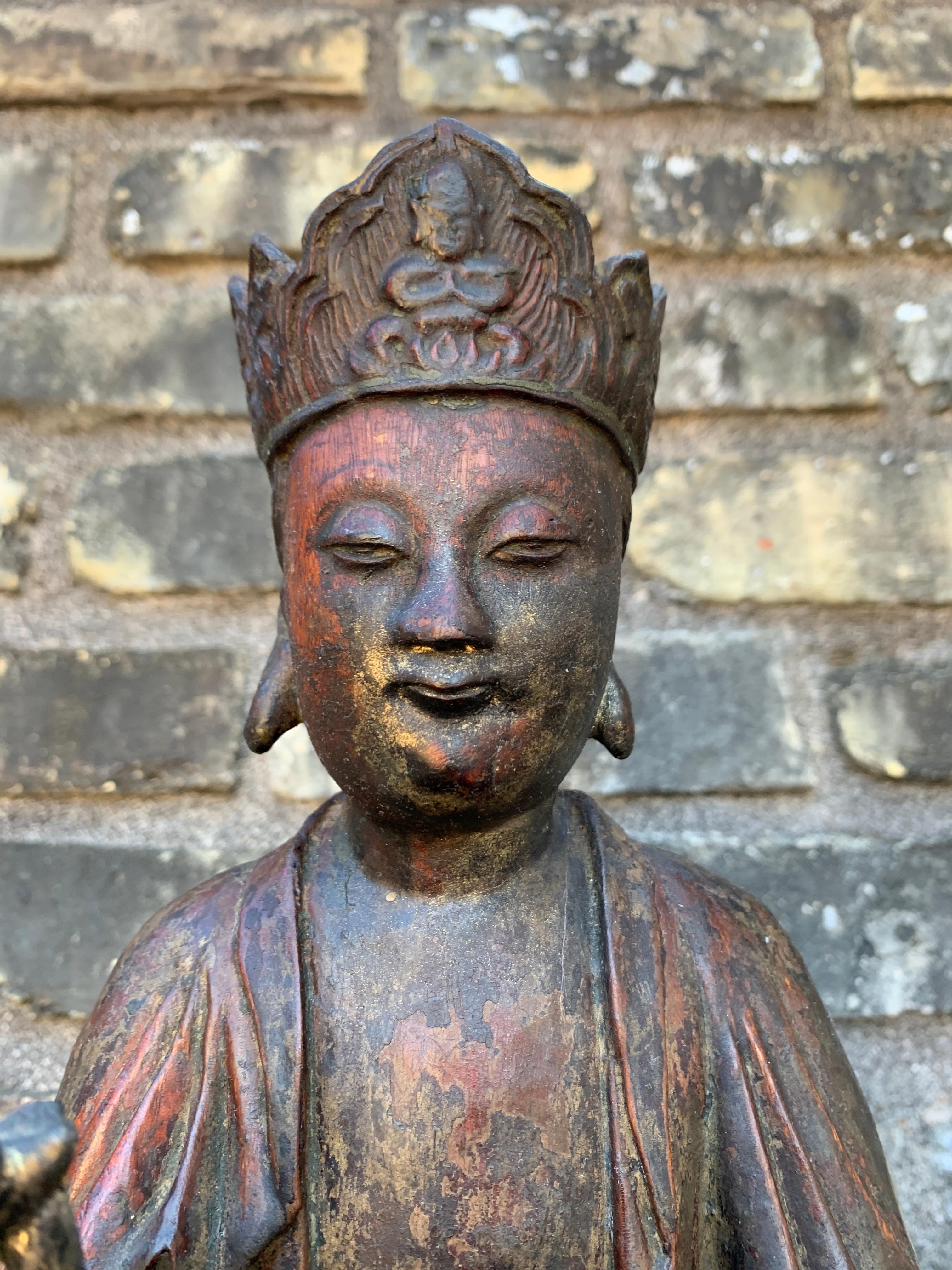Chinese Qing Dynasty Lacquered Wood Guanyin, 18th Century, Southern China In Good Condition For Sale In Austin, TX