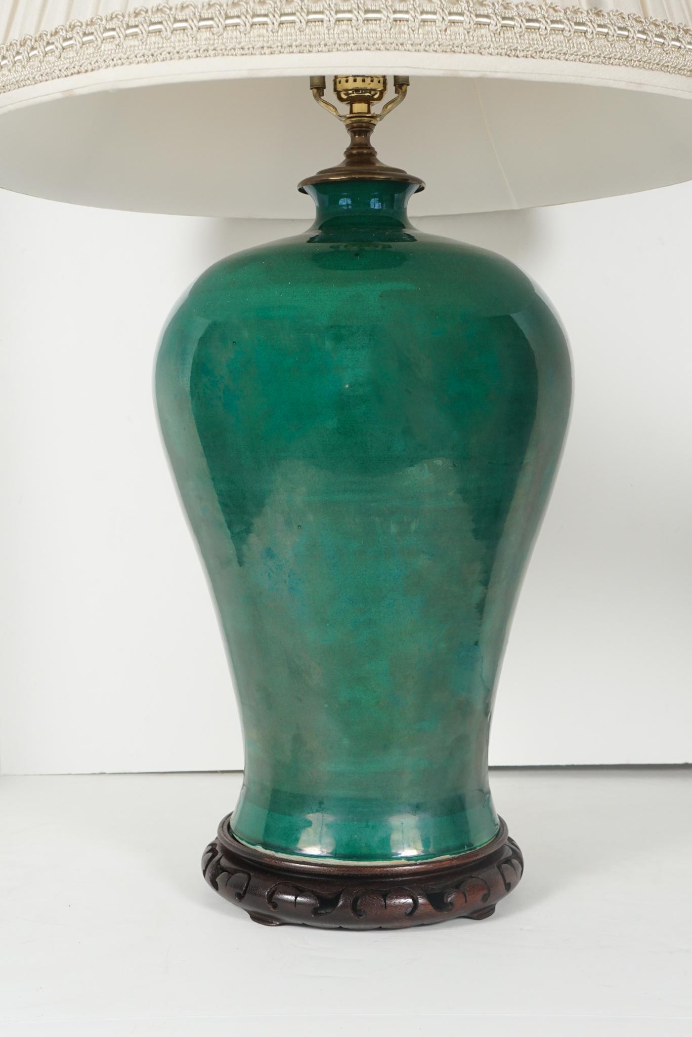 Grand vase Monochrome Mieping monté en lampe, dynastie chinoise Qing Bon état - En vente à Hudson, NY