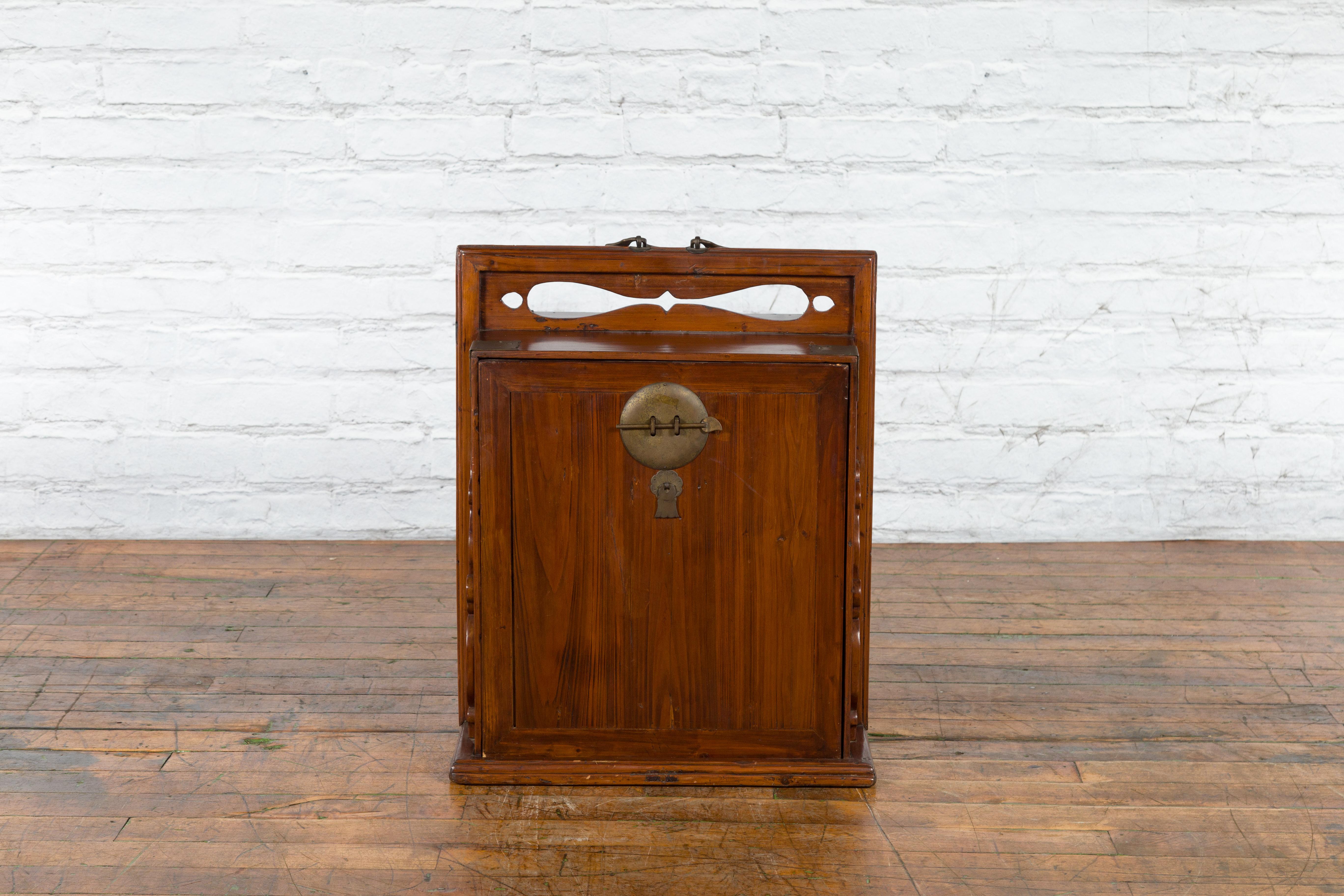 Chinese Qing Dynasty Late 19th Century Traveler's Chest with Removable Door For Sale