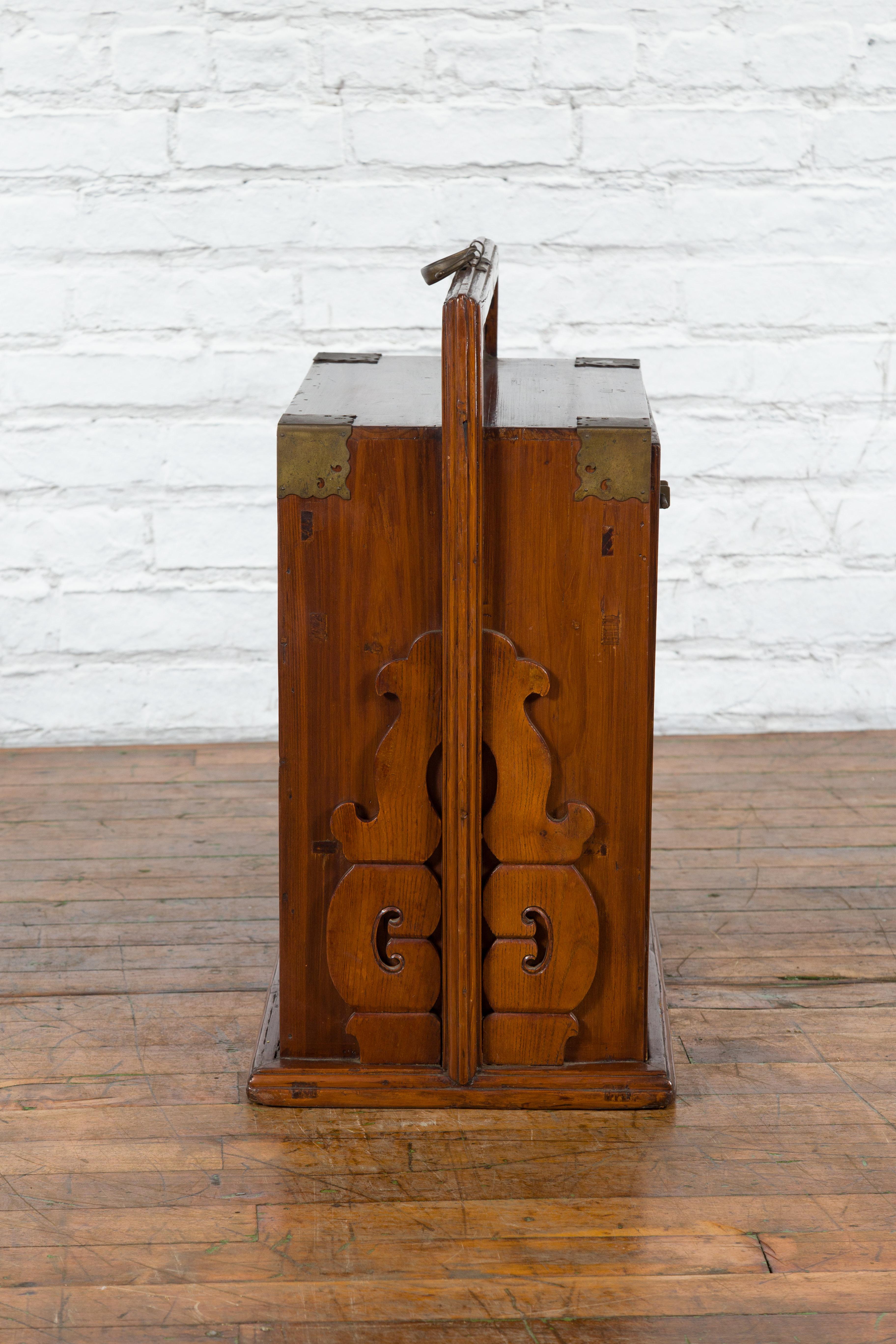 Qing Dynasty Late 19th Century Traveler's Chest with Removable Door For Sale 2