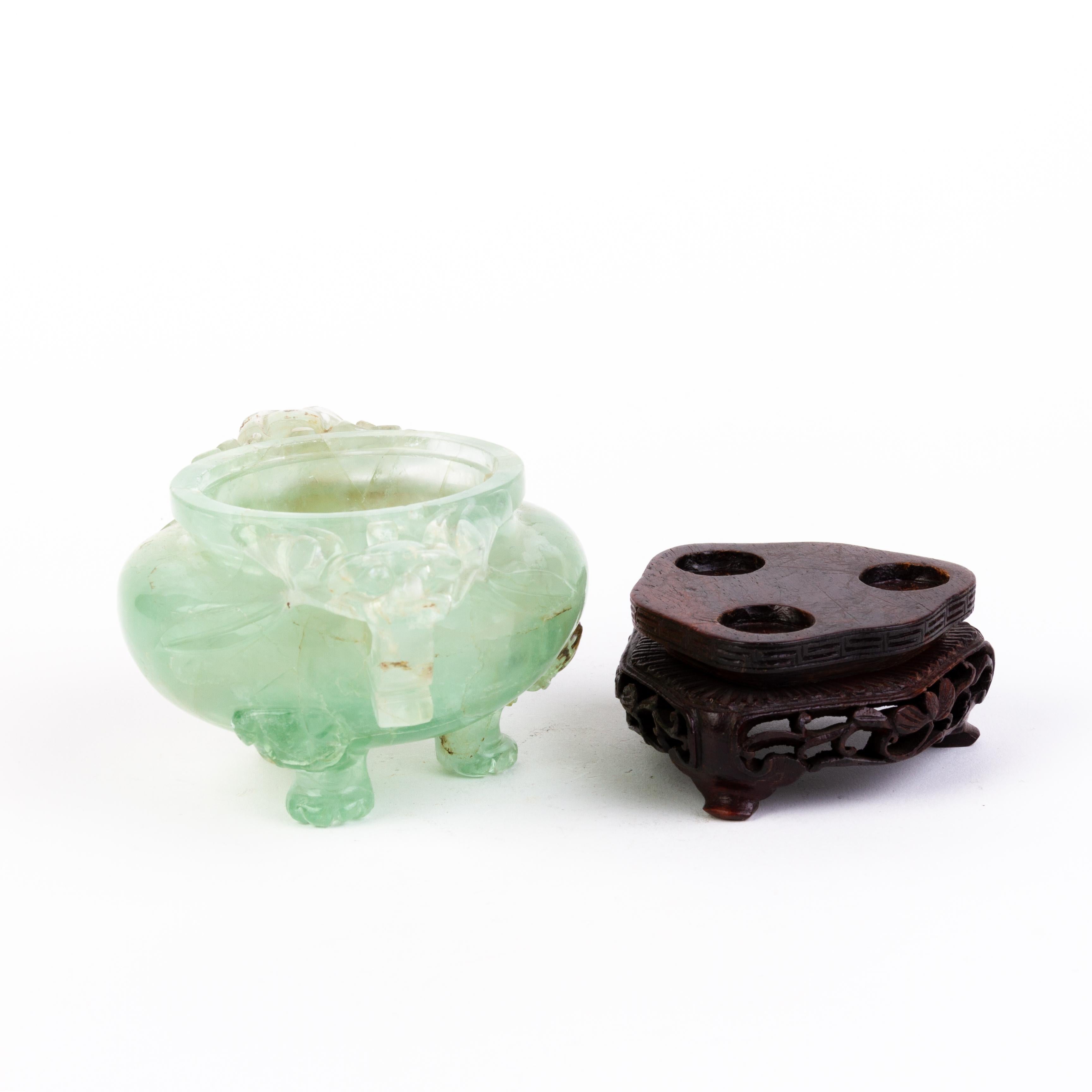 Chinese Qing Dynasty Lidded Jade Censer Vase Sculpture on Stand 19th Century  For Sale 1