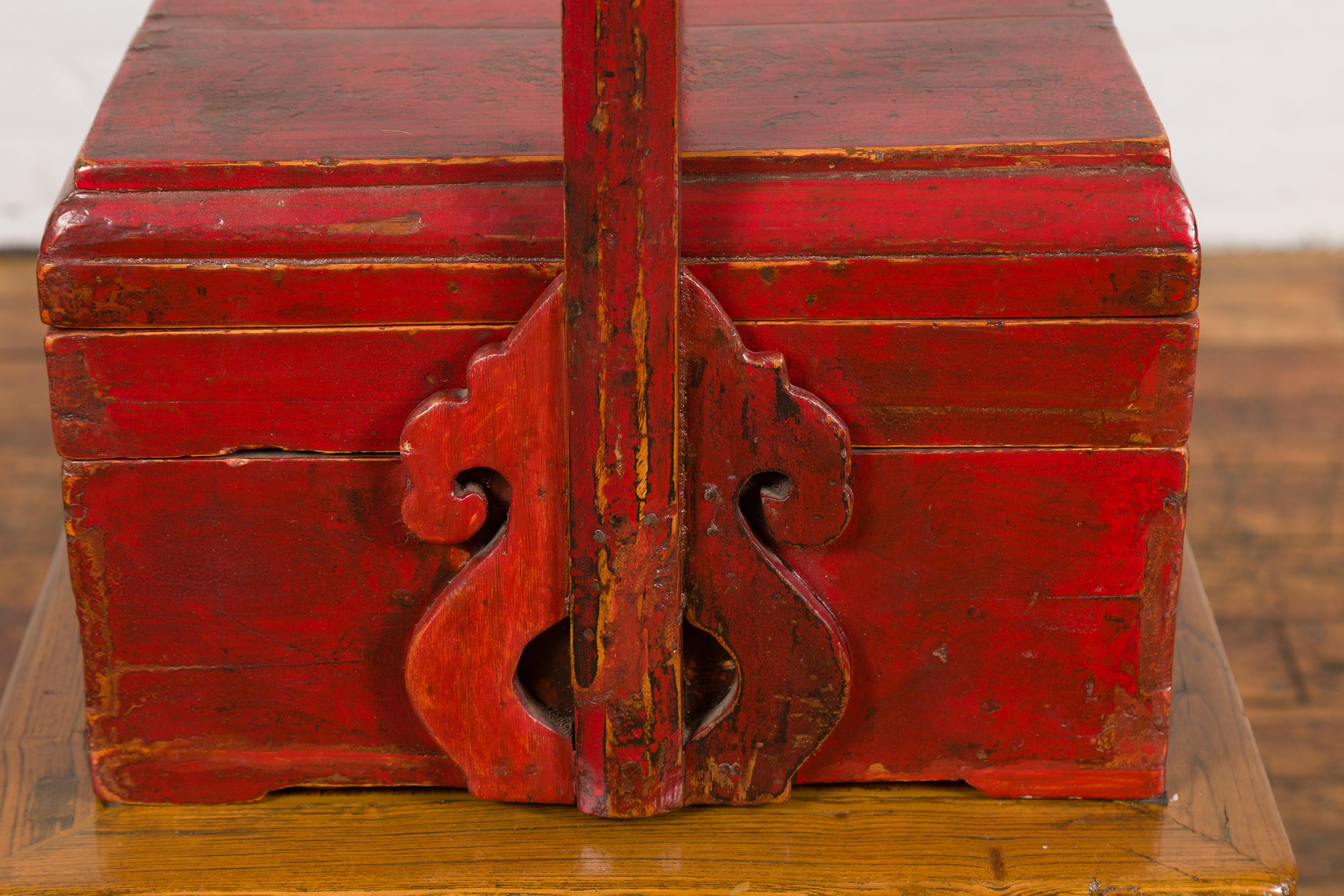 Chinesische antike Tragschachtel mit Deckel im Zustand „Gut“ im Angebot in Yonkers, NY