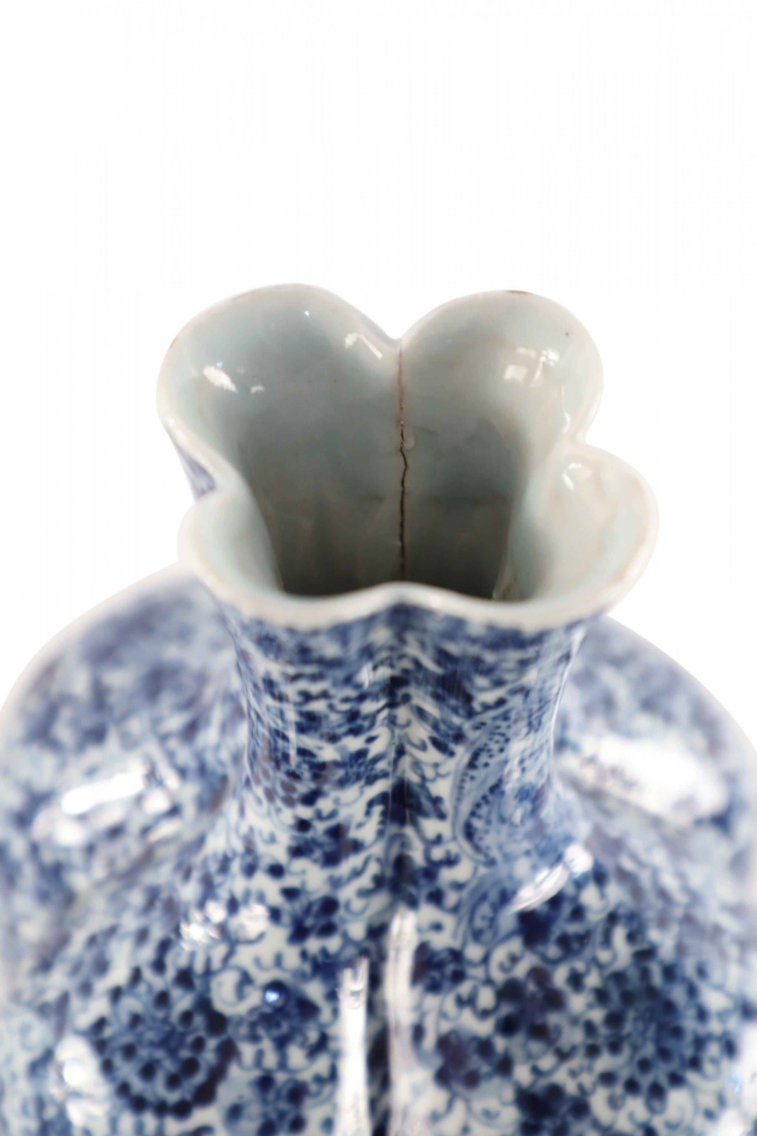 Chinese Qing Dynasty Lobed Blue Floral Porcelain Vase 5