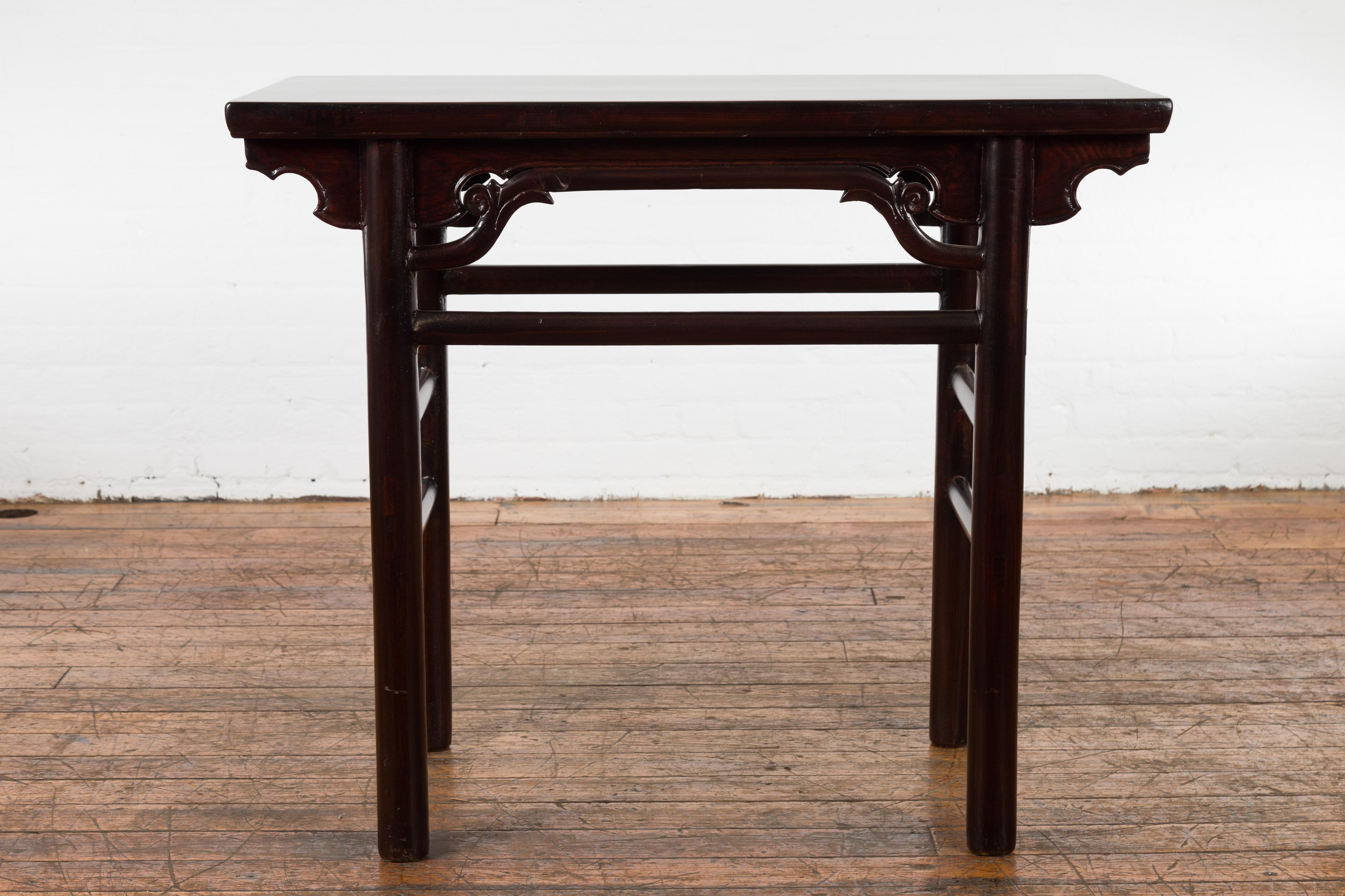 Chinese Qing Dynasty Ming Style Yumu Wood Wine Table with Dark Lacquer In Good Condition For Sale In Yonkers, NY