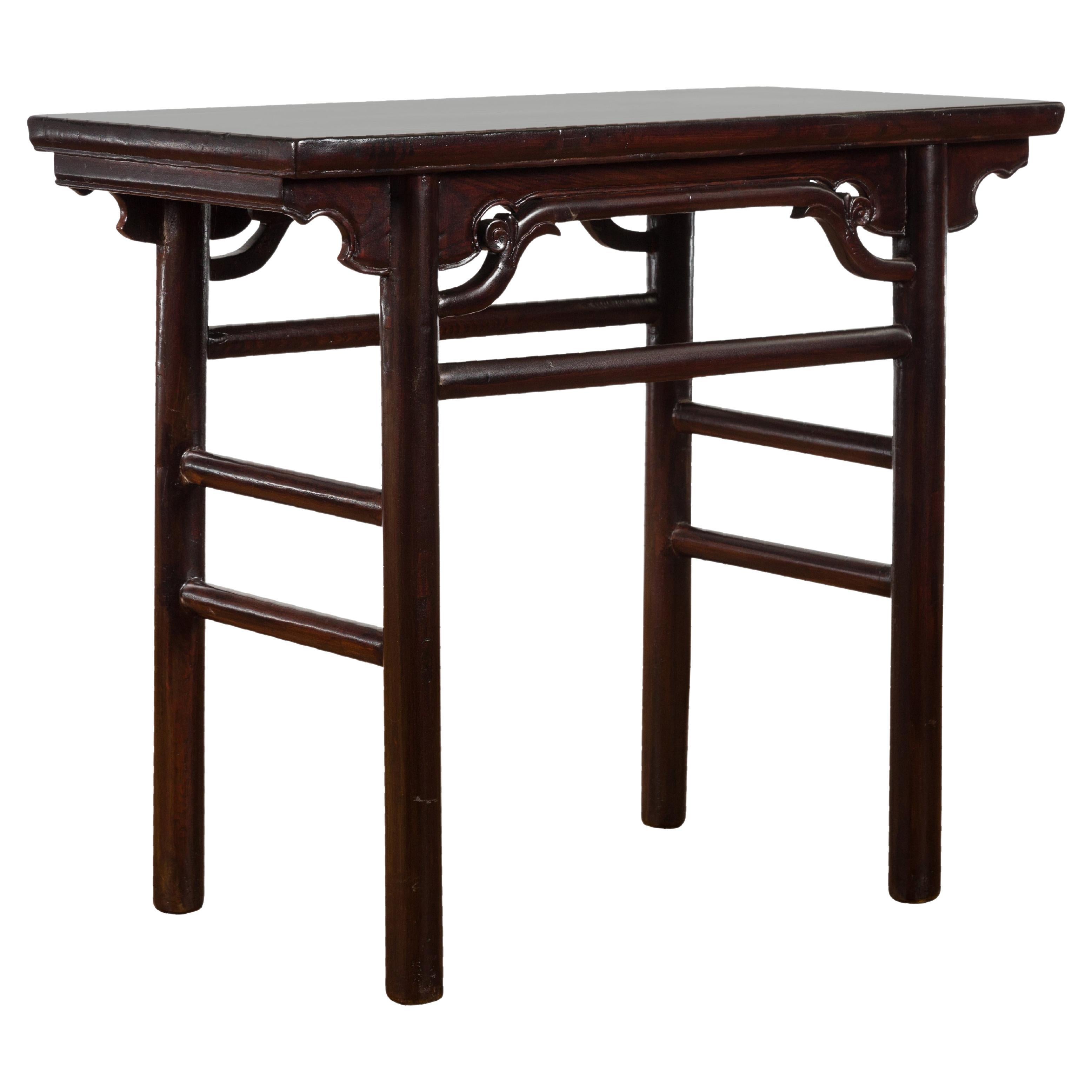 Table à vin en bois Yumu de la dynastie chinoise Qing de style Ming avec laque foncée