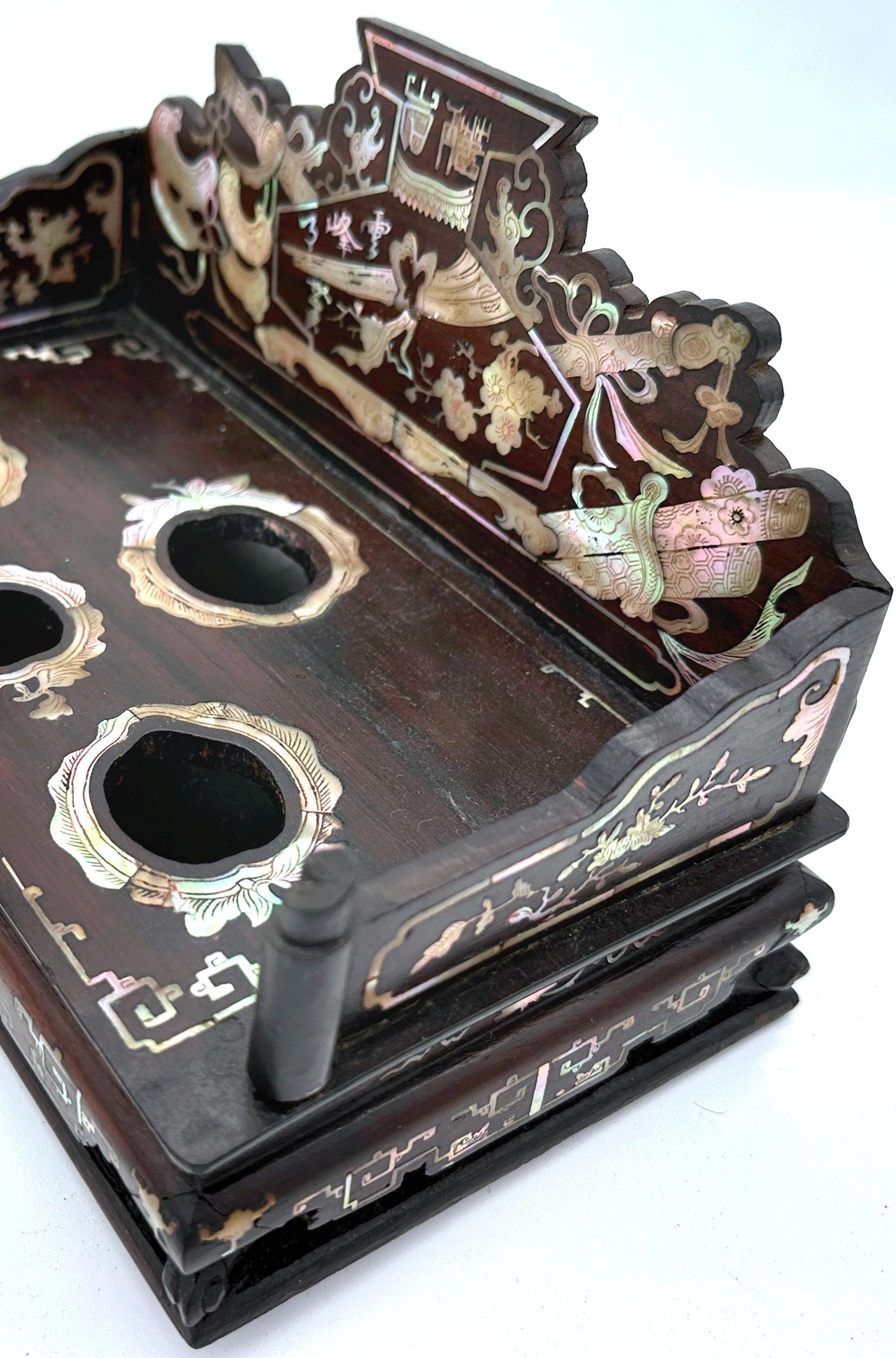 Incrusté Sceau d'érudit en bois dur incrusté de MOP, dynastie chinoise Qing, 19e siècle en vente