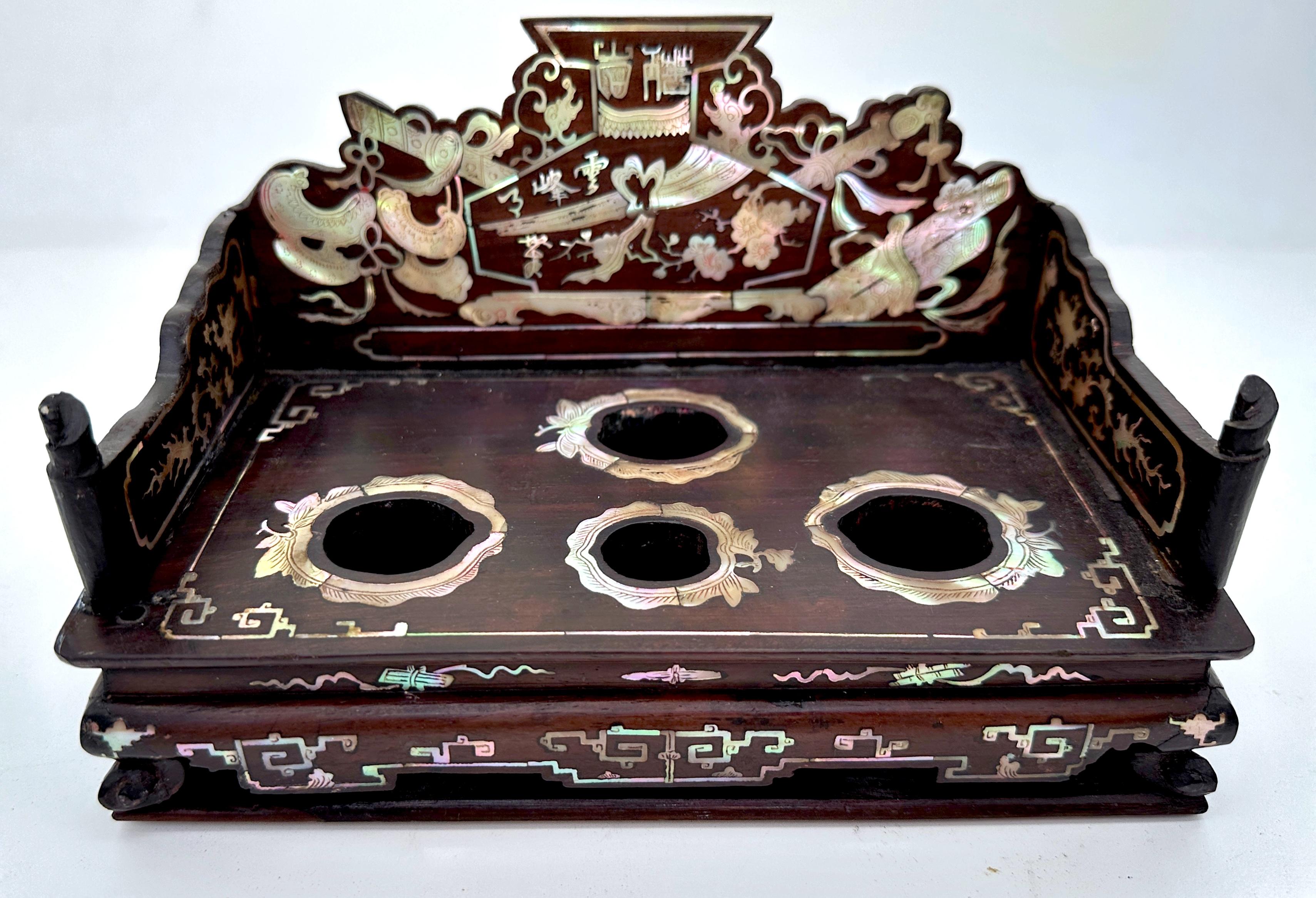 Bois de feuillus Sceau d'érudit en bois dur incrusté de MOP, dynastie chinoise Qing, 19e siècle en vente