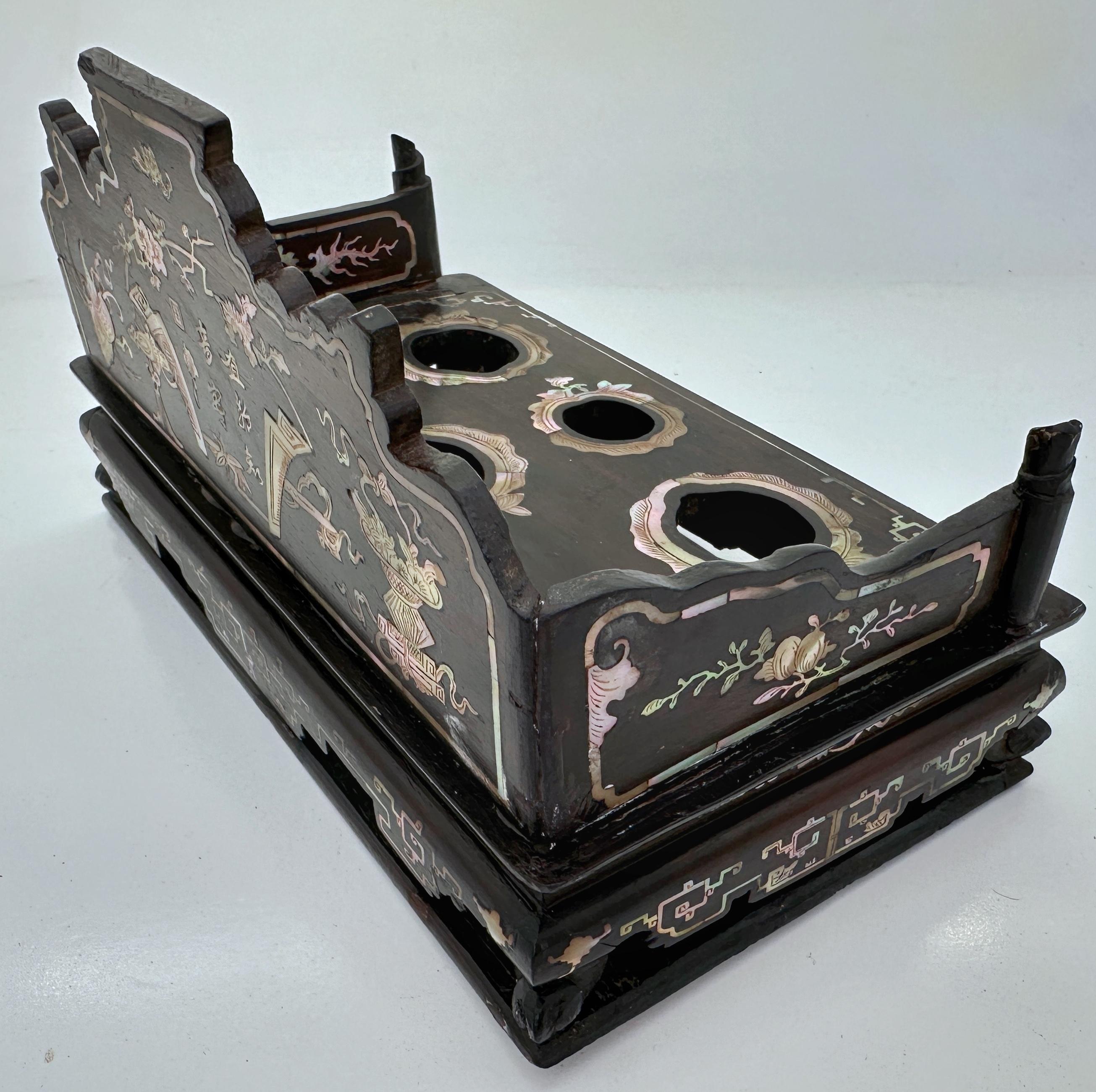 Sceau d'érudit en bois dur incrusté de MOP, dynastie chinoise Qing, 19e siècle en vente 2