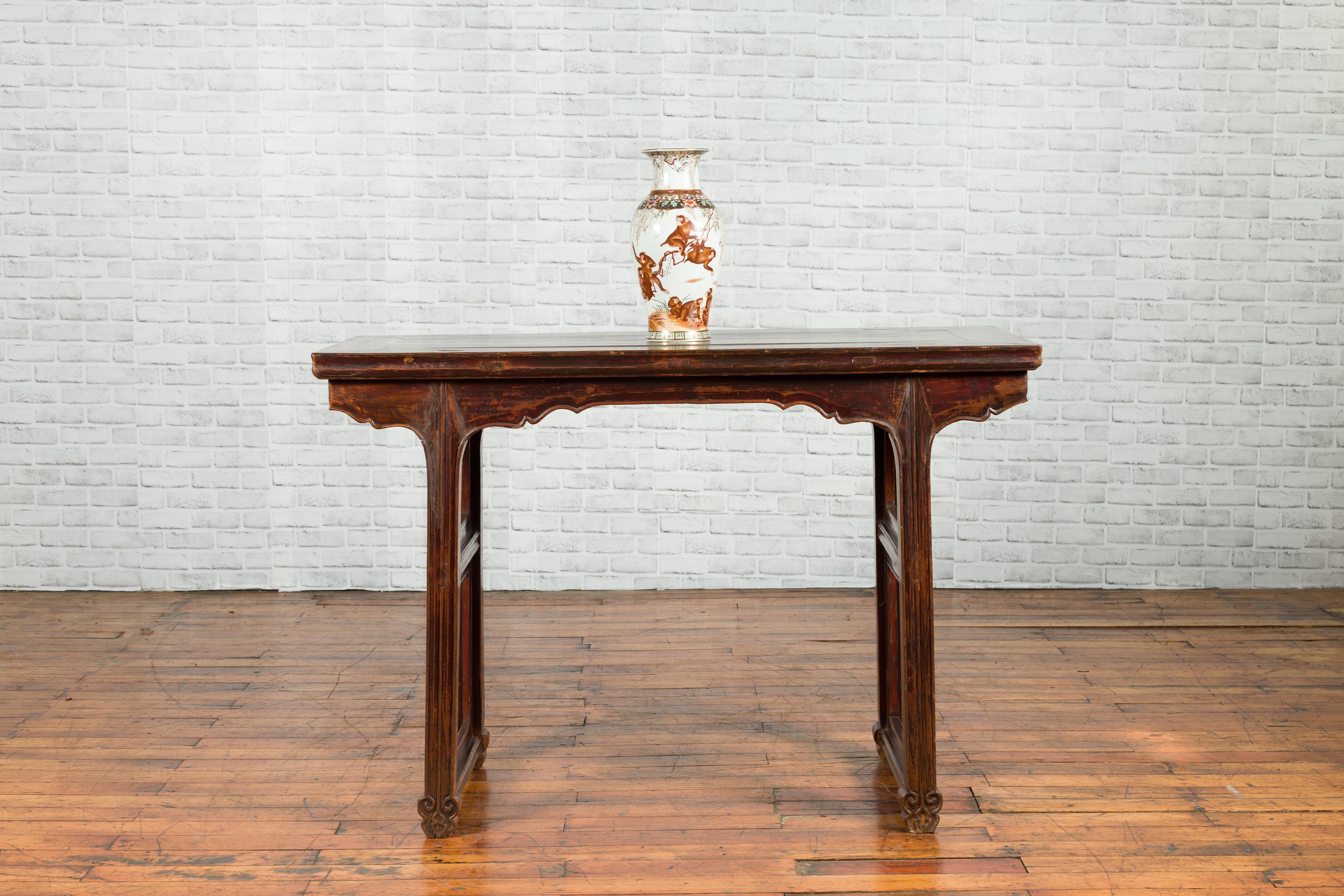 Chinese Qing Dynasty Period 19th Century Altar Console Table with Carved Apron In Good Condition In Yonkers, NY