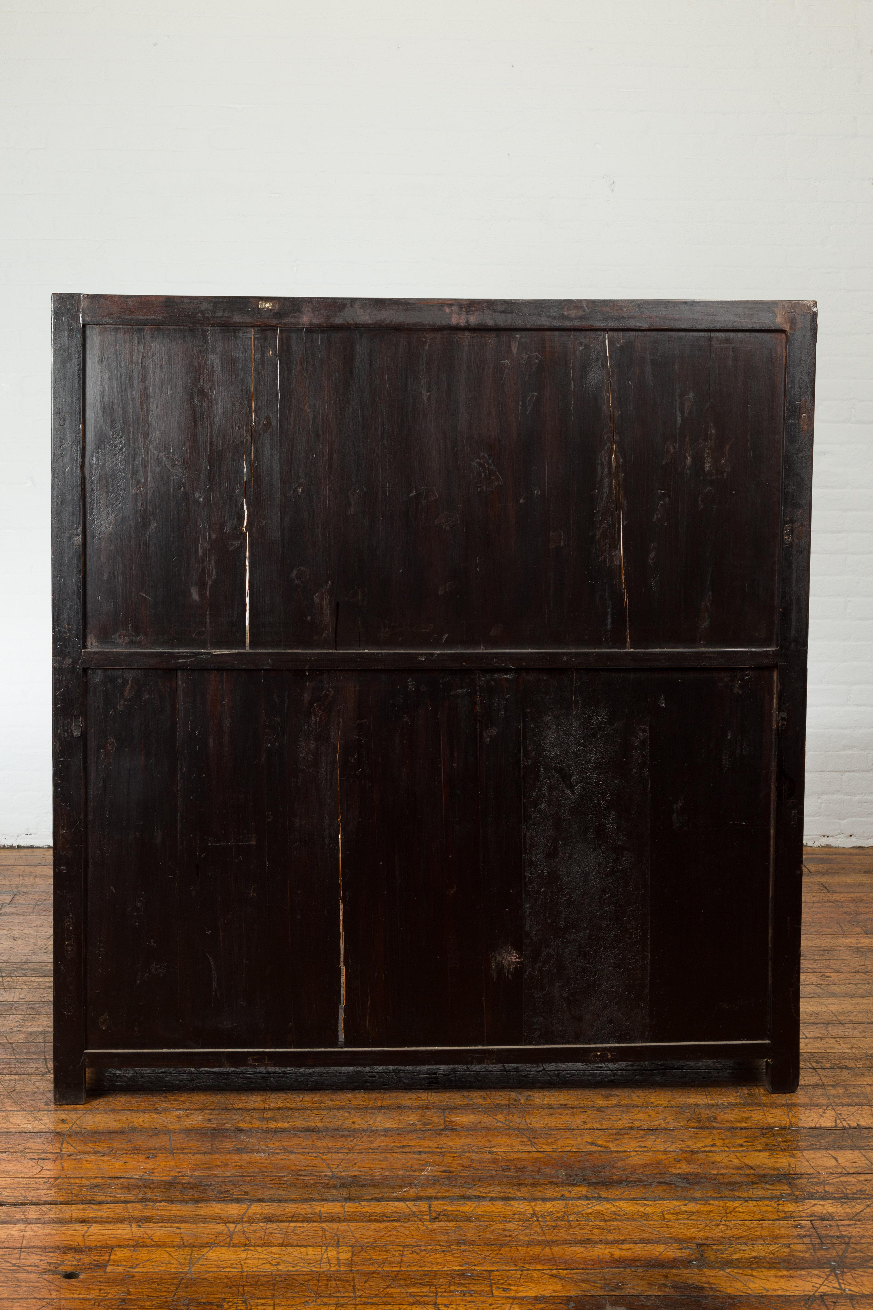 Chinese Qing Dynasty Period 19th Century Bookcase with Red and Brown Lacquer For Sale 11