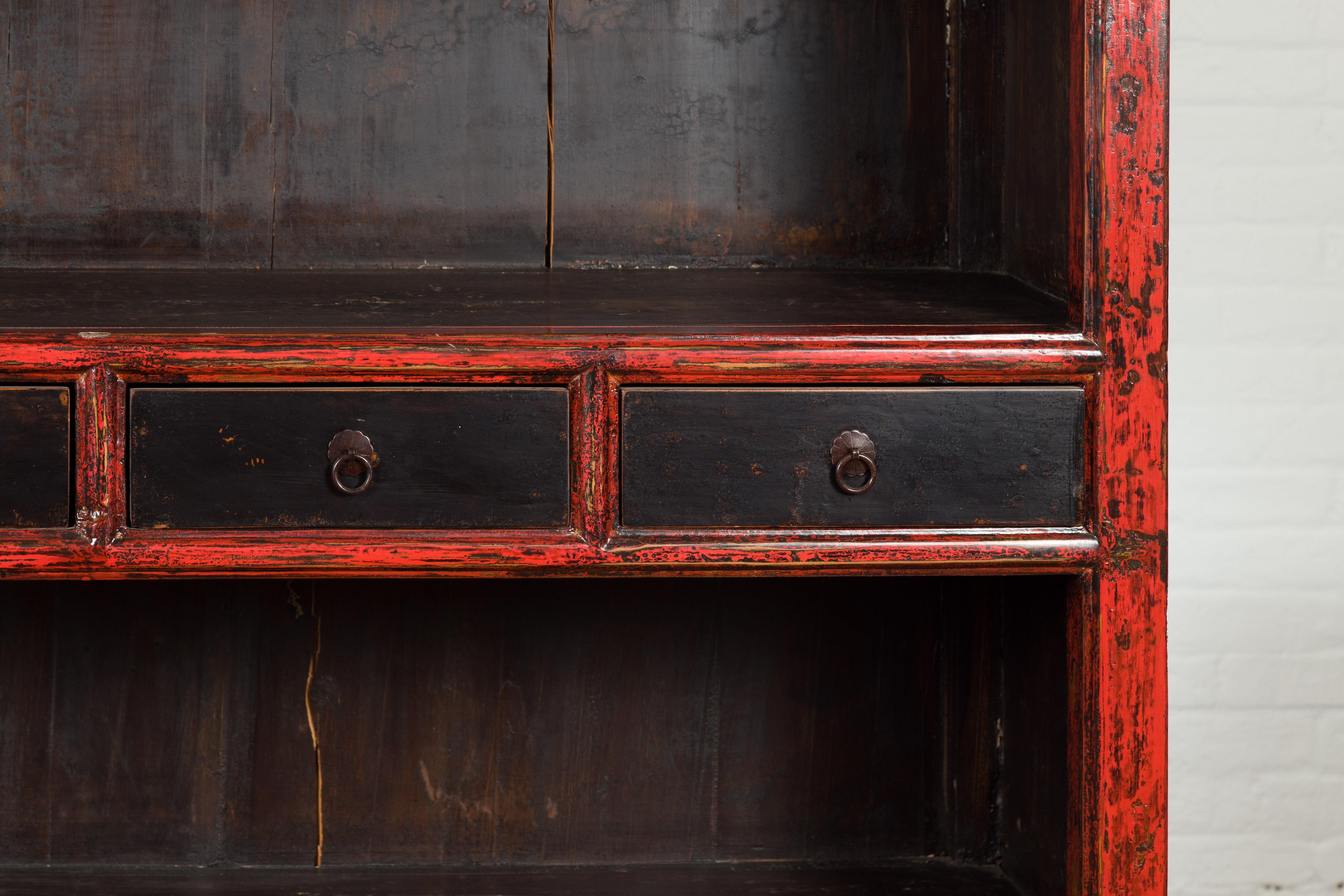 Chinese Qing Dynasty Period 19th Century Bookcase with Red and Brown Lacquer For Sale 2