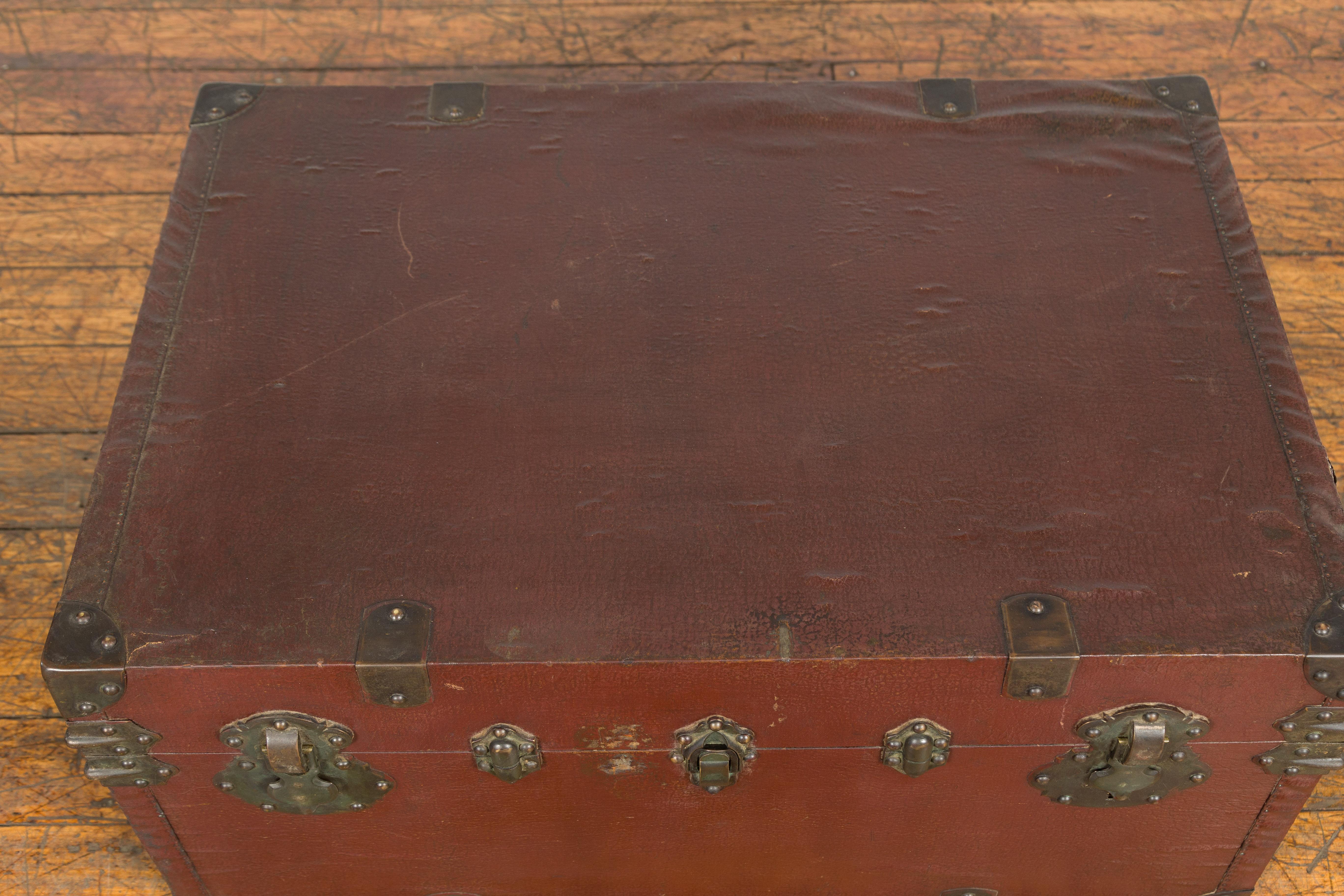 Chinese Qing Dynasty Period 19th Century Brown Leather Trunk with Brass Hardware For Sale 11