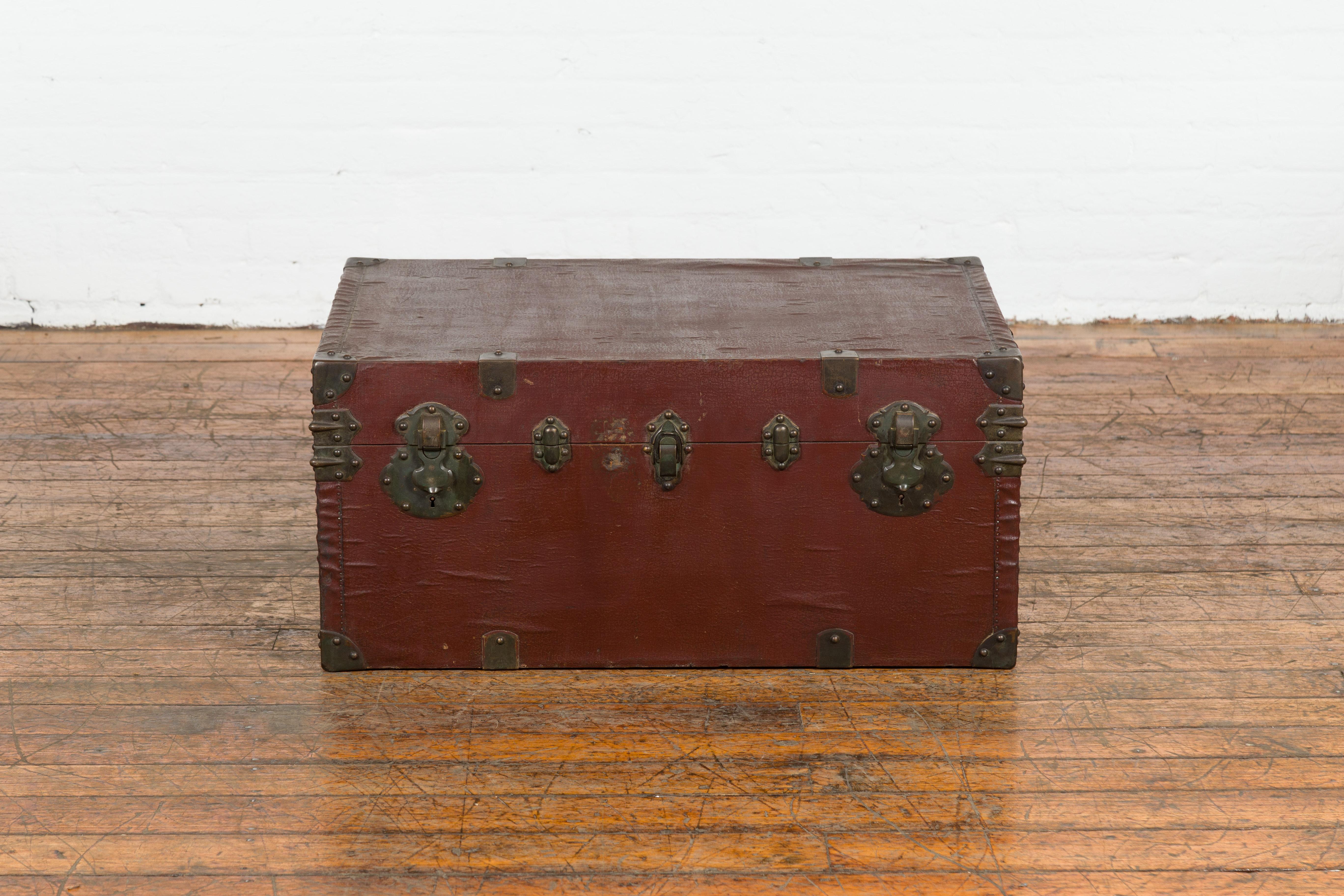 Chinese Qing Dynasty Period 19th Century Brown Leather Trunk with Brass Hardware For Sale 1