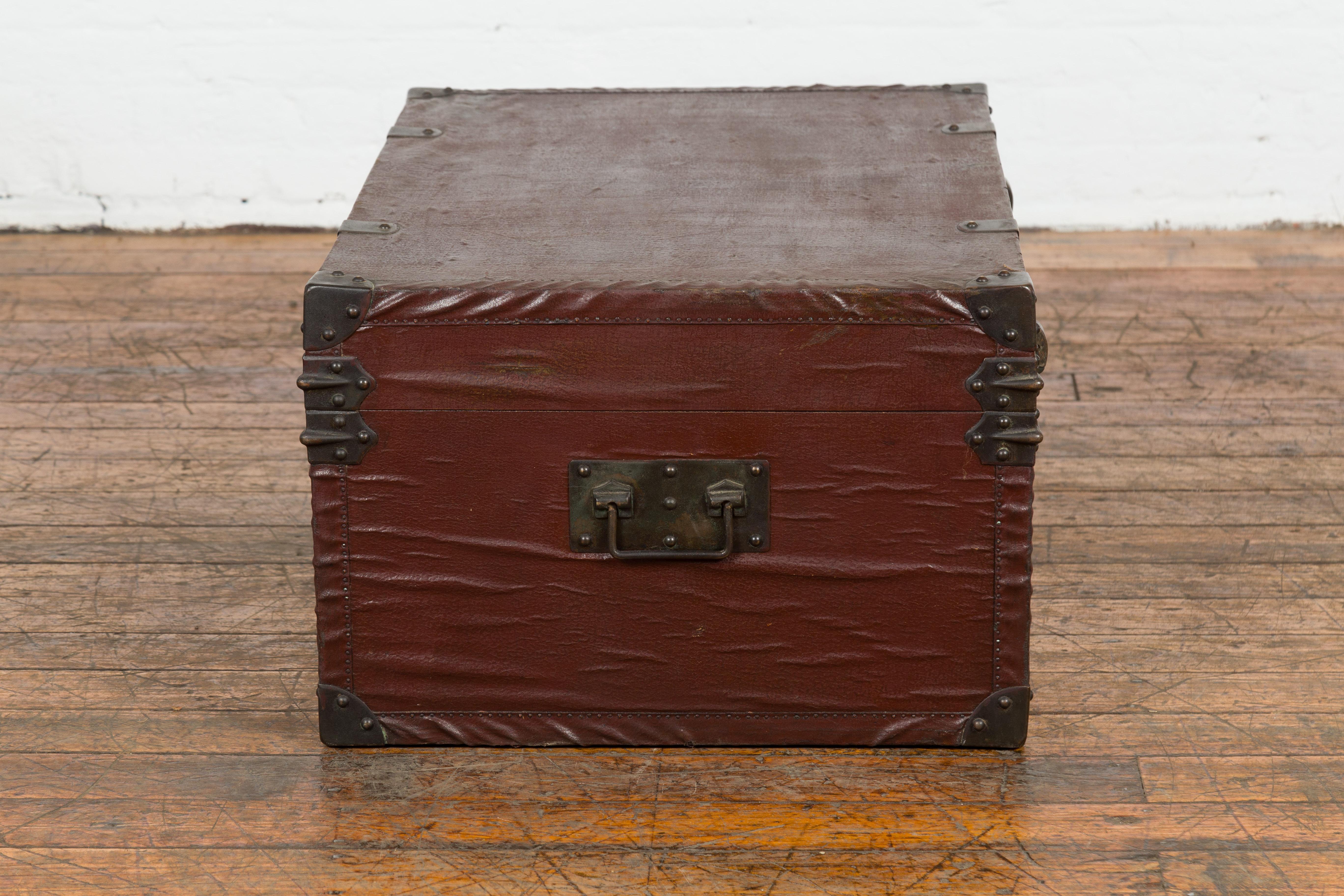 Chinese Qing Dynasty Period 19th Century Brown Leather Trunk with Brass Hardware For Sale 5