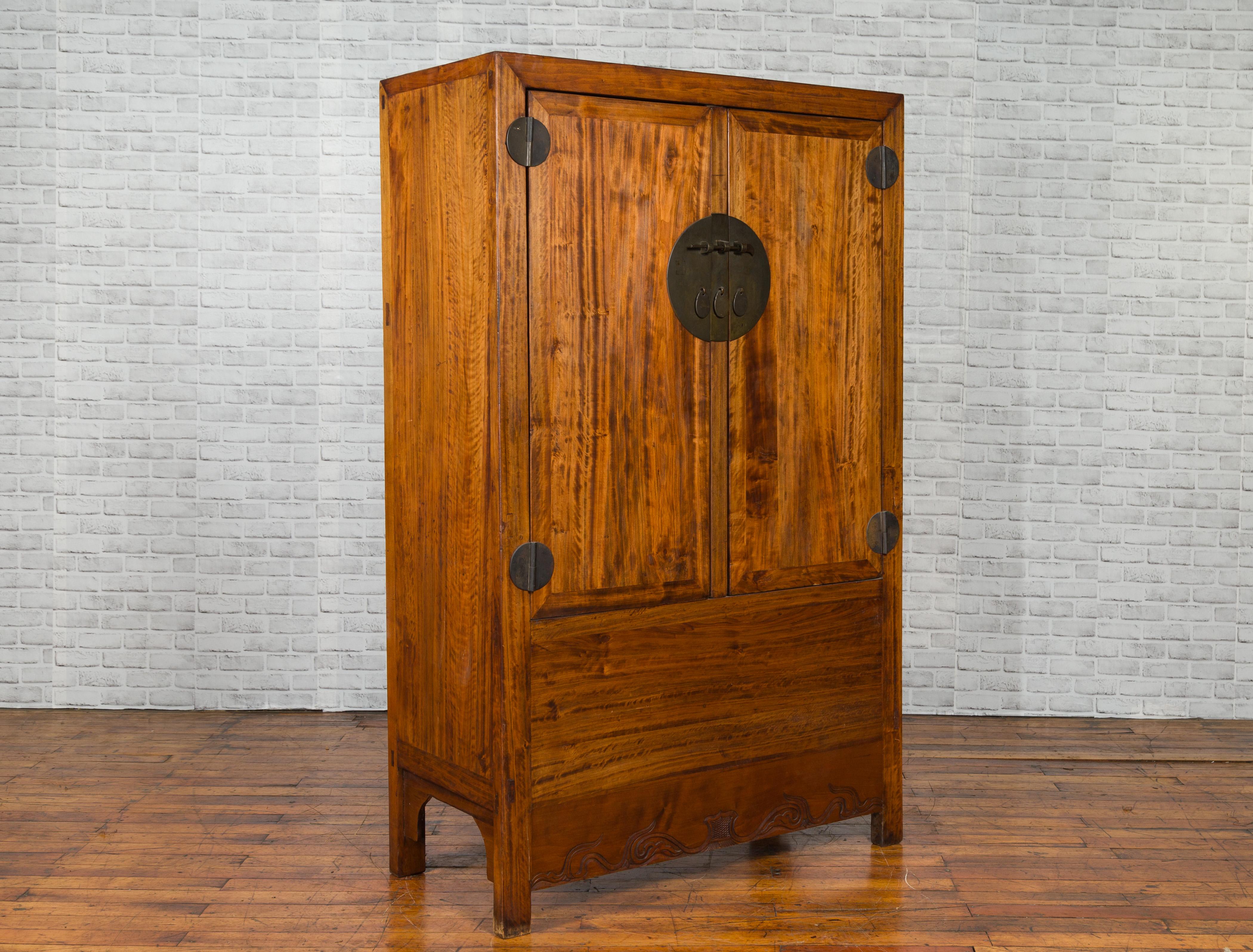 Qing Dynasty Periode 19. Jahrhundert Kabinett mit versteckten Schubladen und Panel (Qing-Dynastie) im Angebot