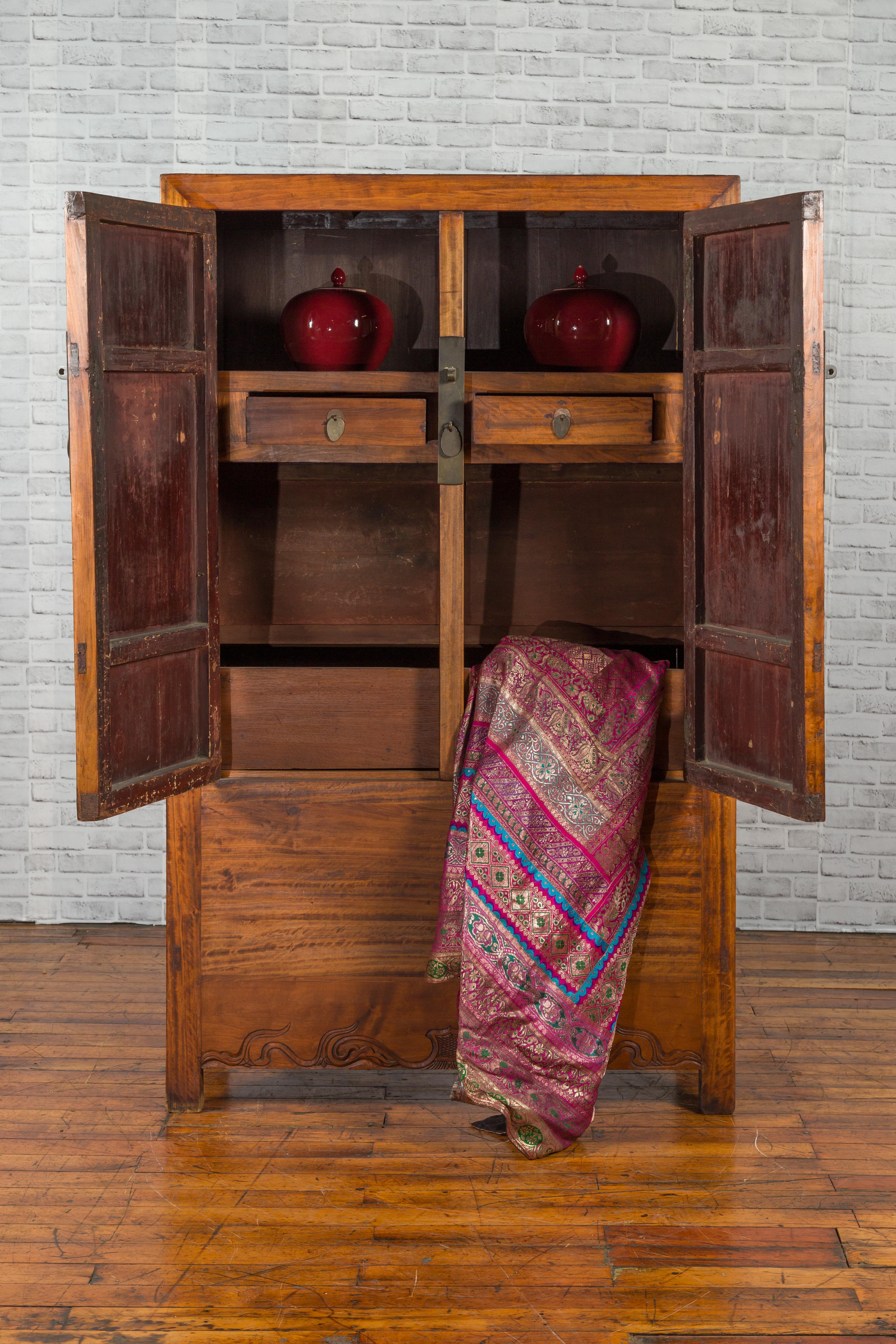 Qing Dynasty Periode 19. Jahrhundert Kabinett mit versteckten Schubladen und Panel im Zustand „Gut“ im Angebot in Yonkers, NY