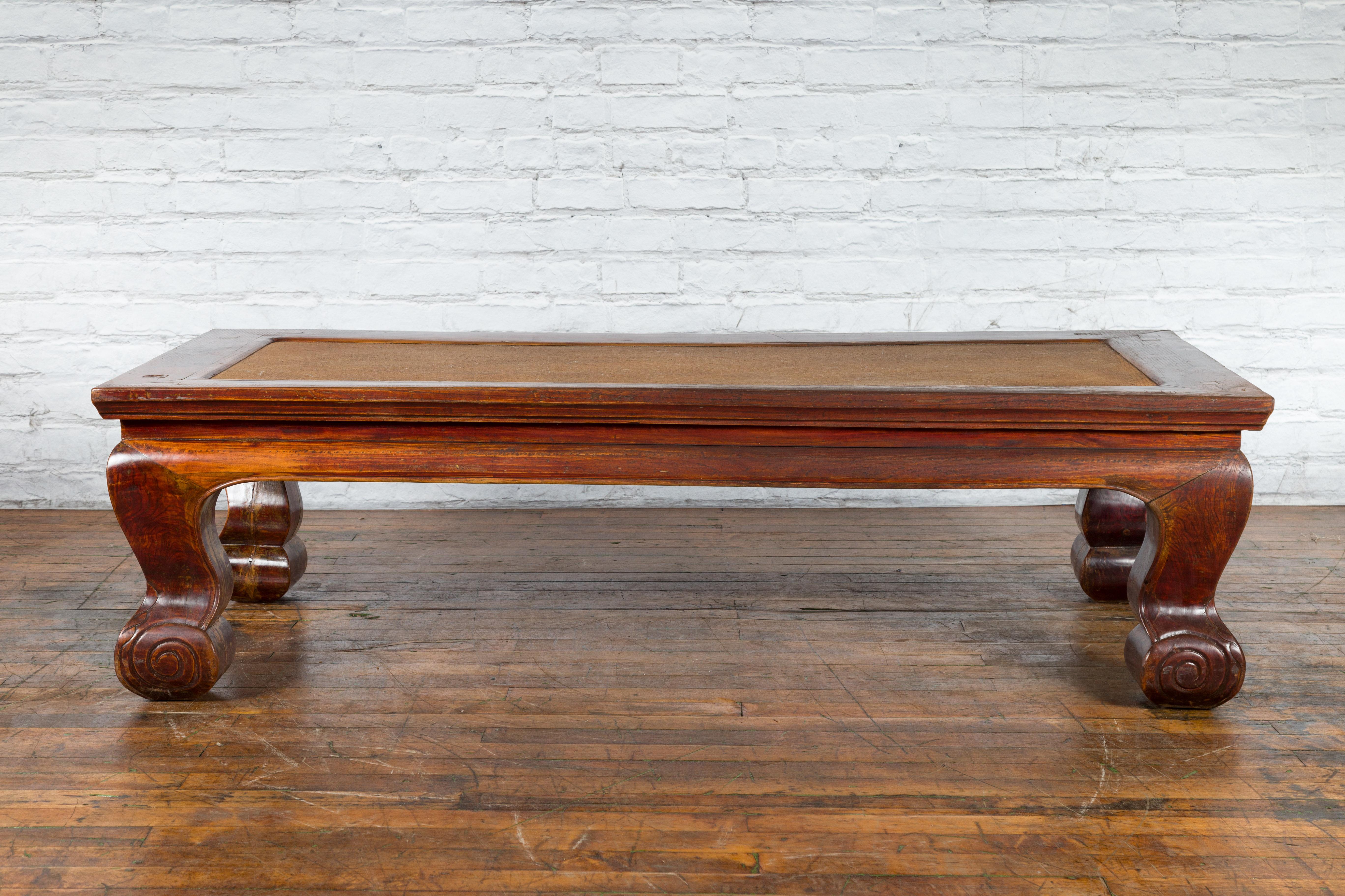 Table basse en orme avec plateau en rotin de la période Dynasty du 19e siècle en vente 6