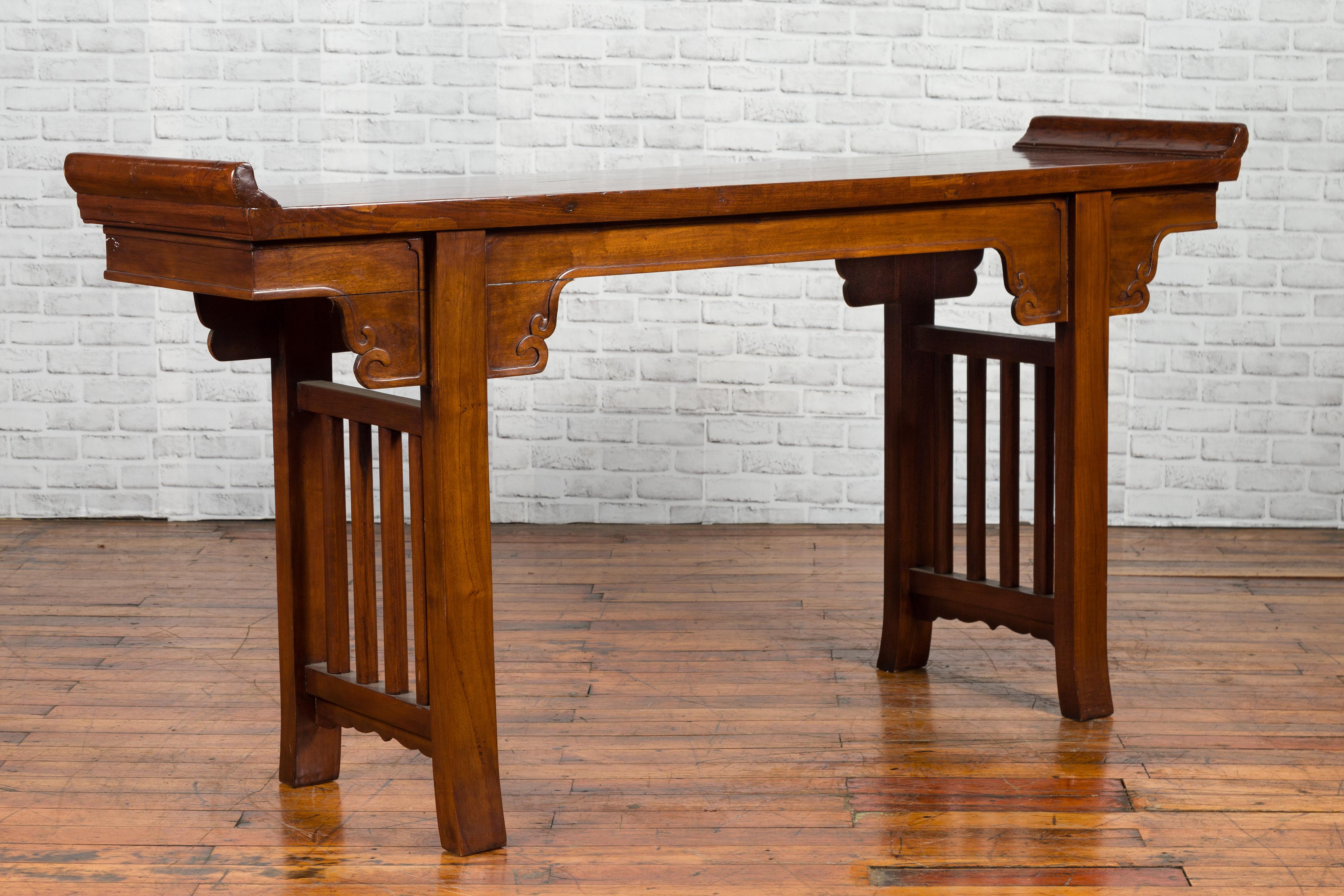 Chinese Qing Dynasty Period 19th Century Elm Console Table with Carved Spandrels In Good Condition In Yonkers, NY