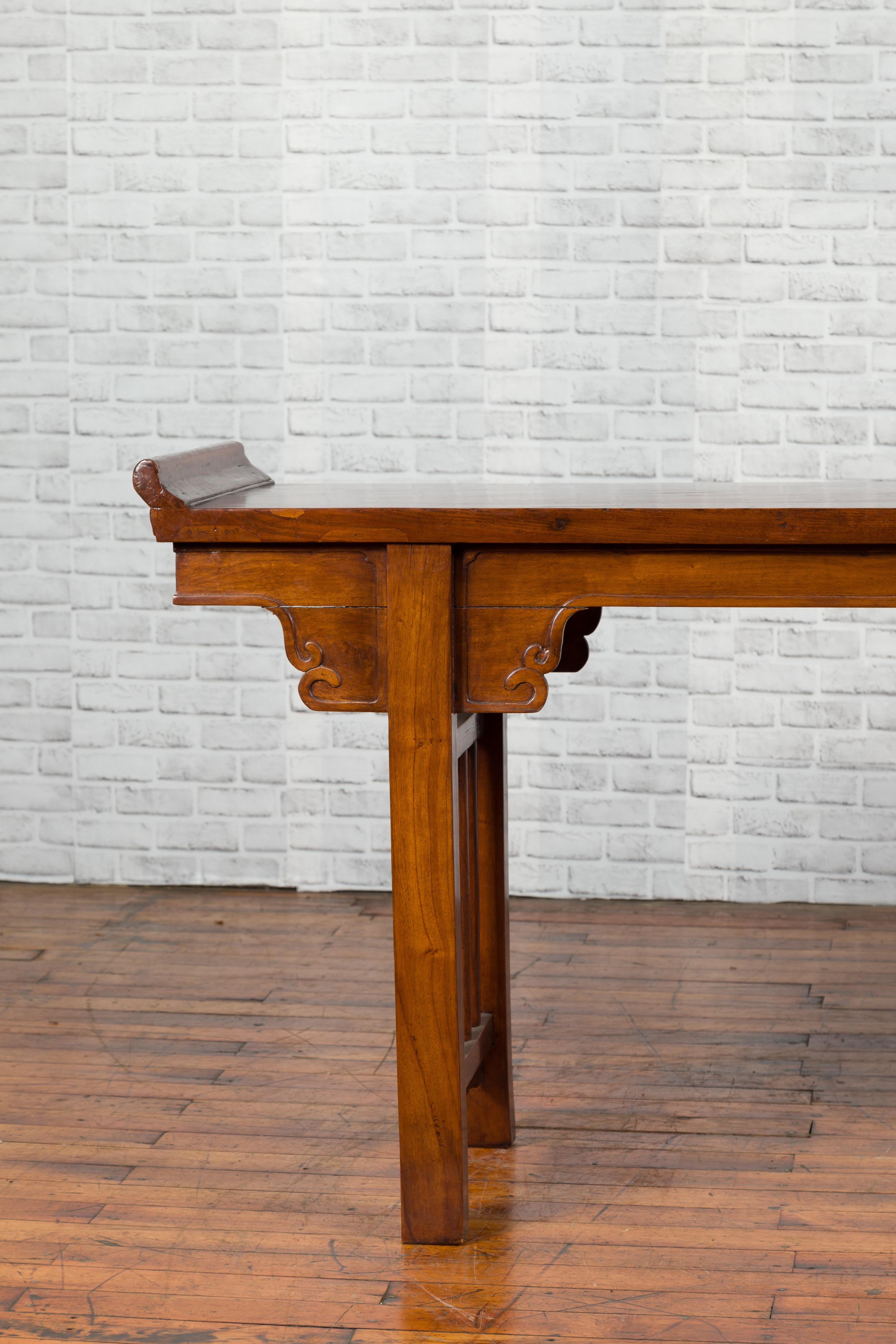 Chinese Qing Dynasty Period 19th Century Elm Console Table with Carved Spandrels For Sale 4