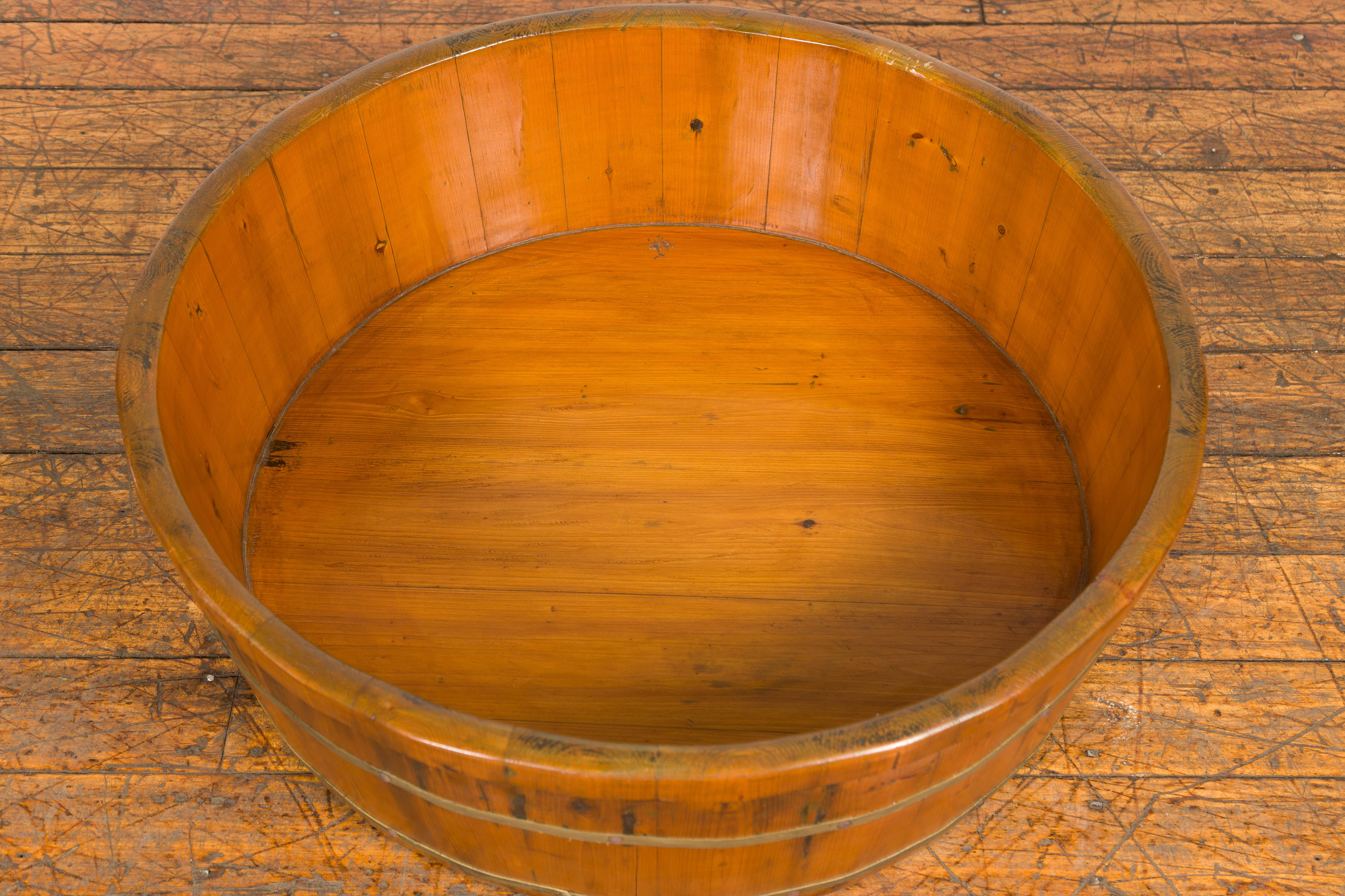 Rustic Chinese Qing Dynasty Period 19th Century Elm Round Rice Tray with Brass Braces For Sale