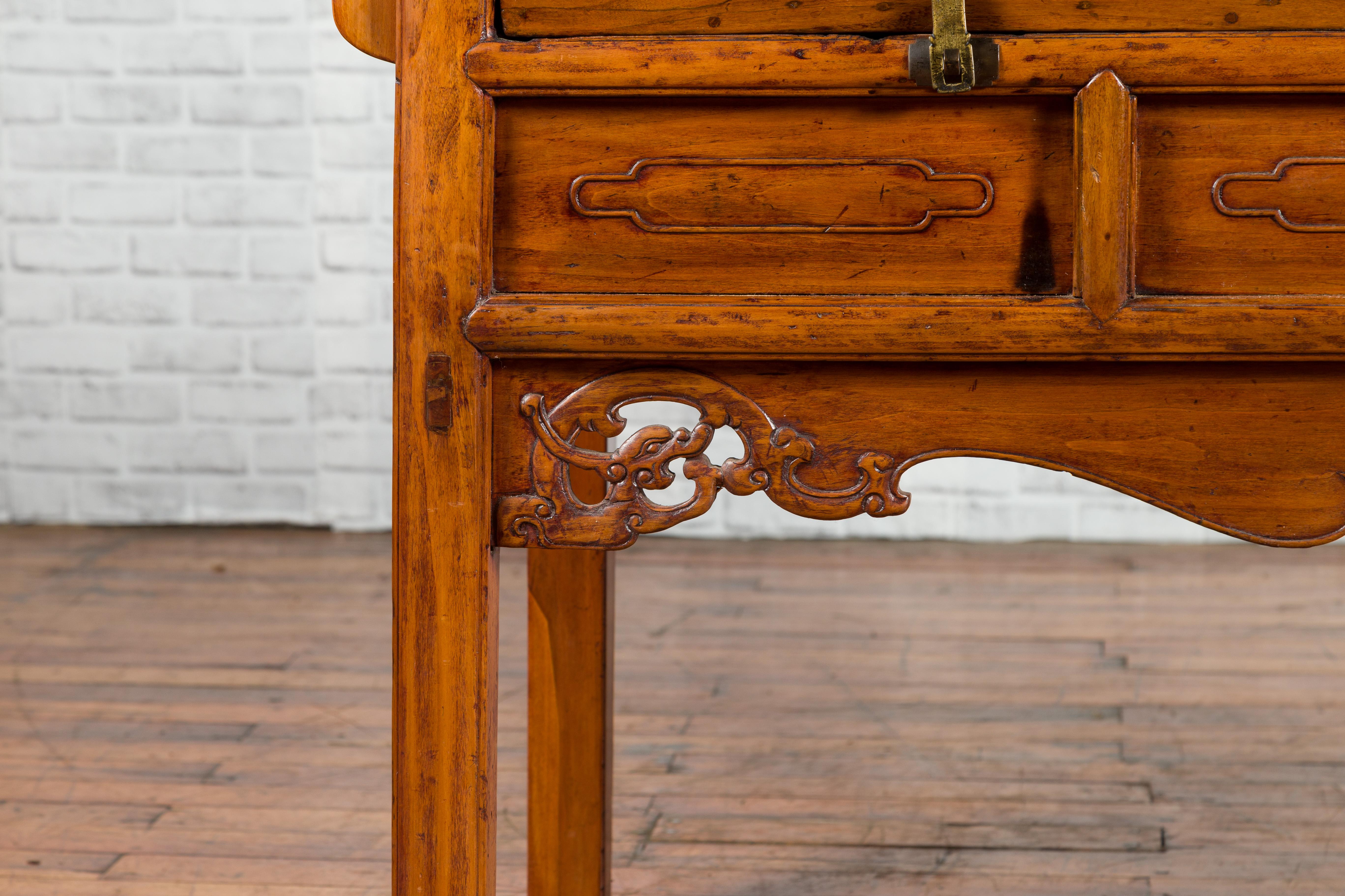 Chinese Qing Dynasty Period 19th Century Elm Sideboard with Dragon Carved Apron For Sale 7