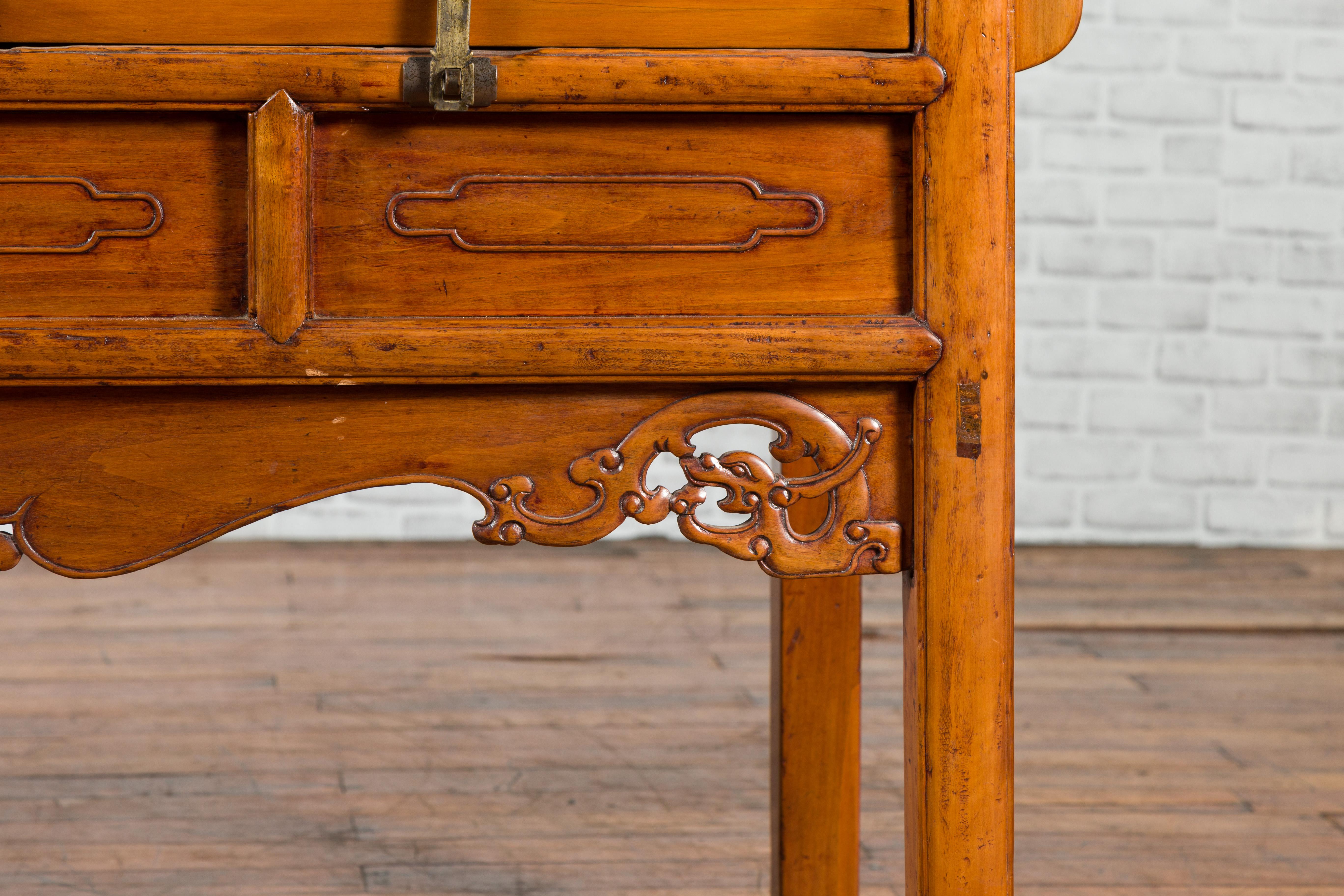 Chinese Qing Dynasty Period 19th Century Elm Sideboard with Dragon Carved Apron For Sale 9