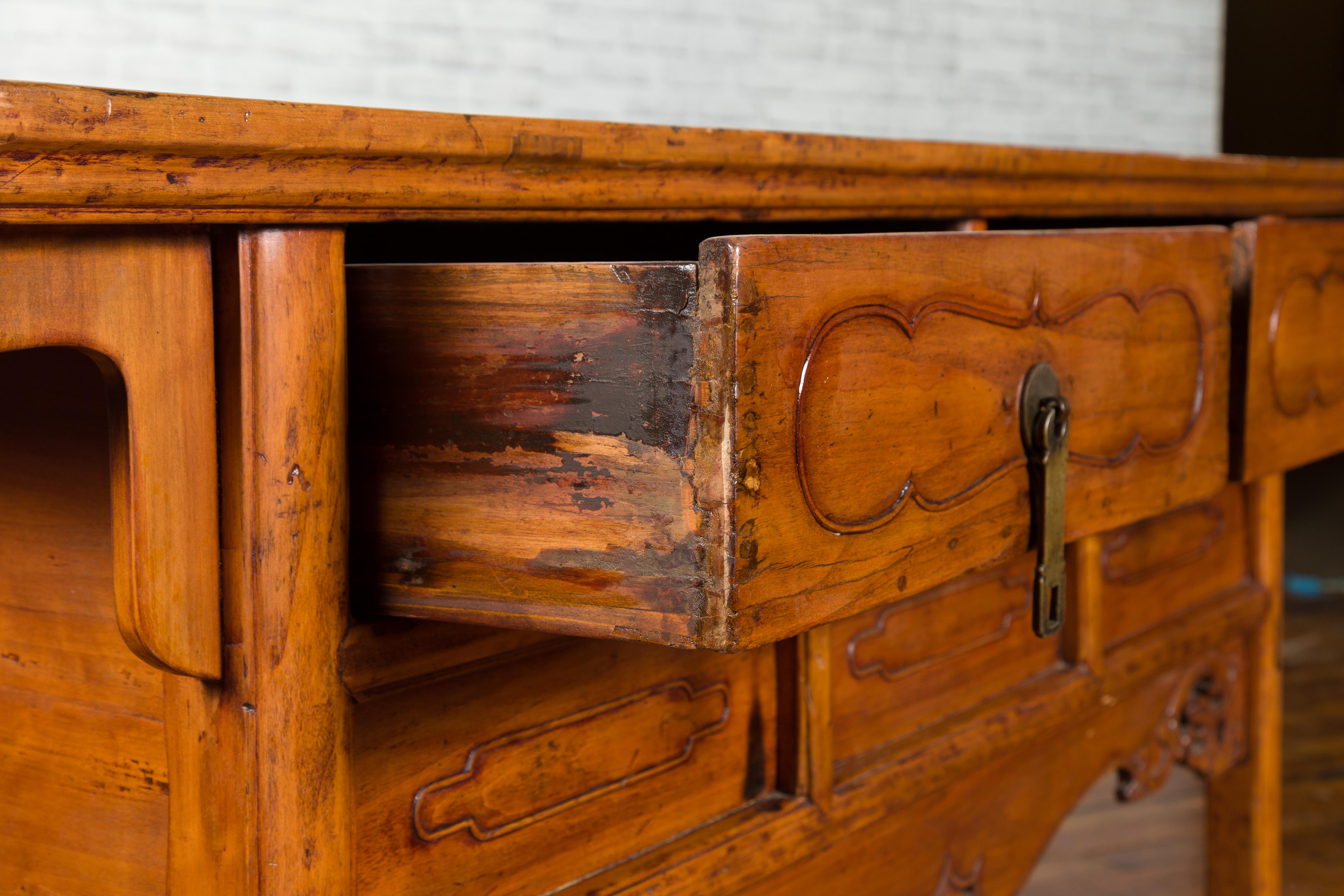 Chinese Qing Dynasty Period 19th Century Elm Sideboard with Dragon Carved Apron For Sale 10