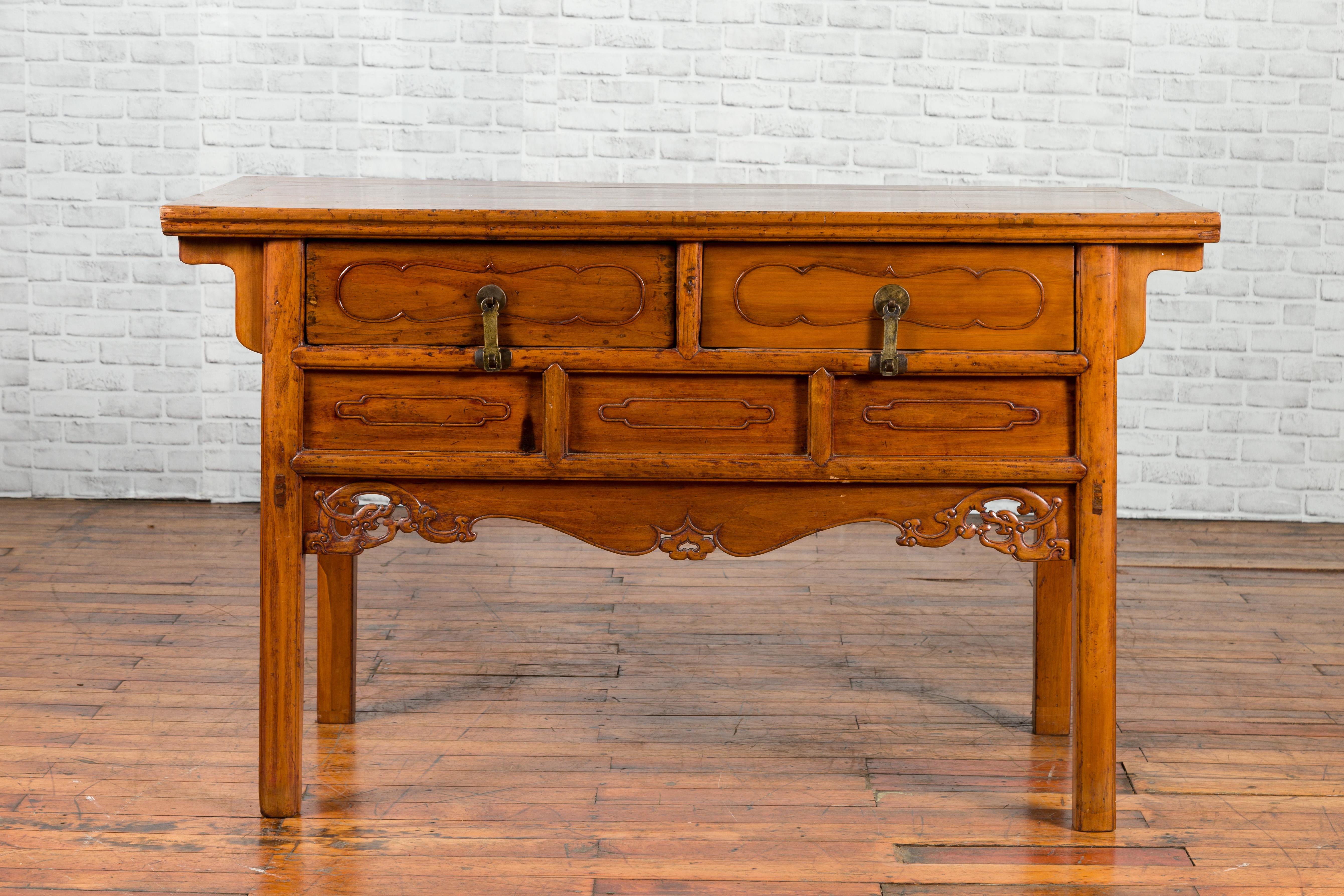 Chinesisches Sideboard aus Ulme aus der chinesischen Qing-Dynastie des 19. Jahrhunderts mit geschnitzter Drachenschnitzerei (Geschnitzt) im Angebot