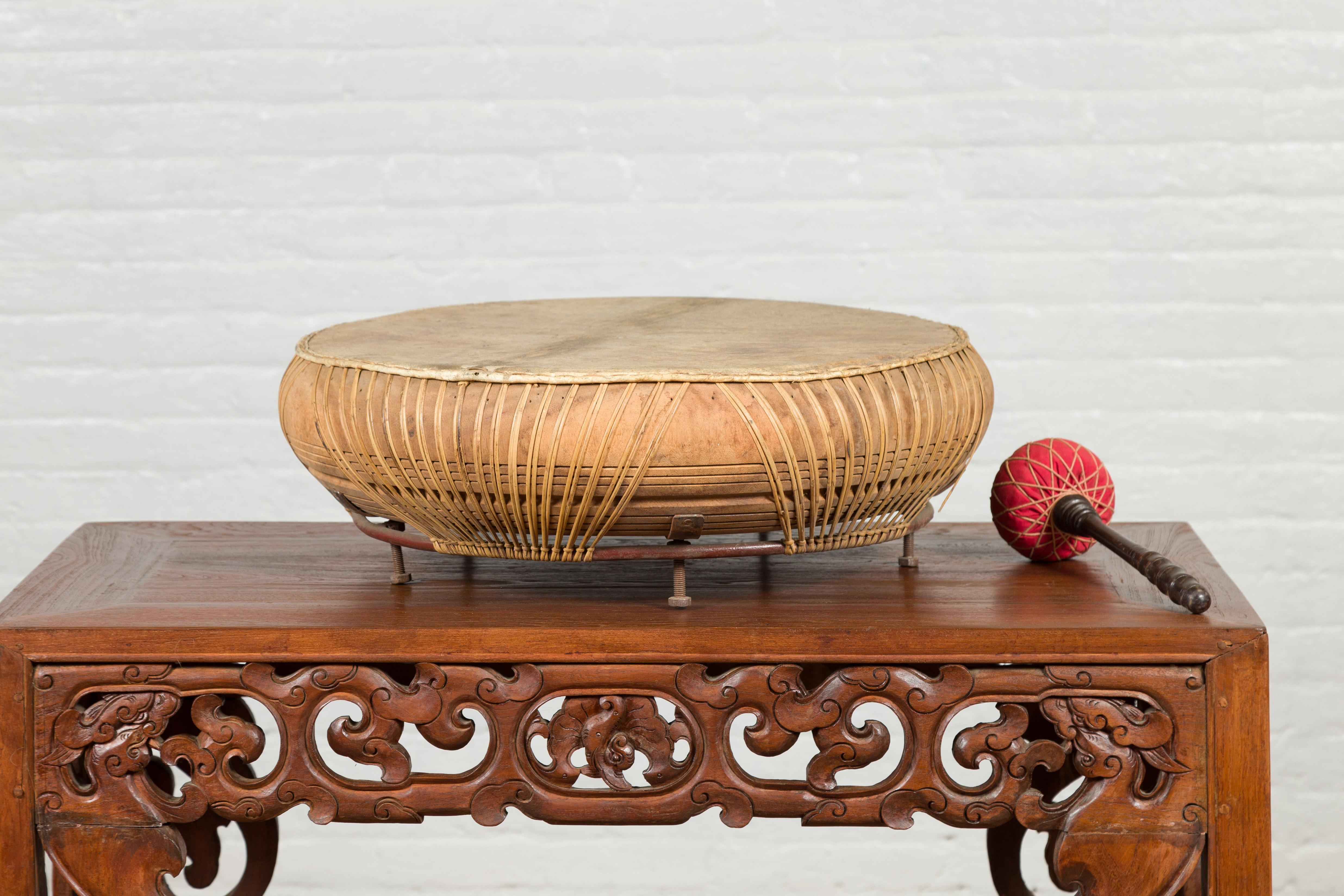 Chinese Qing Dynasty Period 19th Century Leather Drum with Its Wooden Mallet For Sale 4