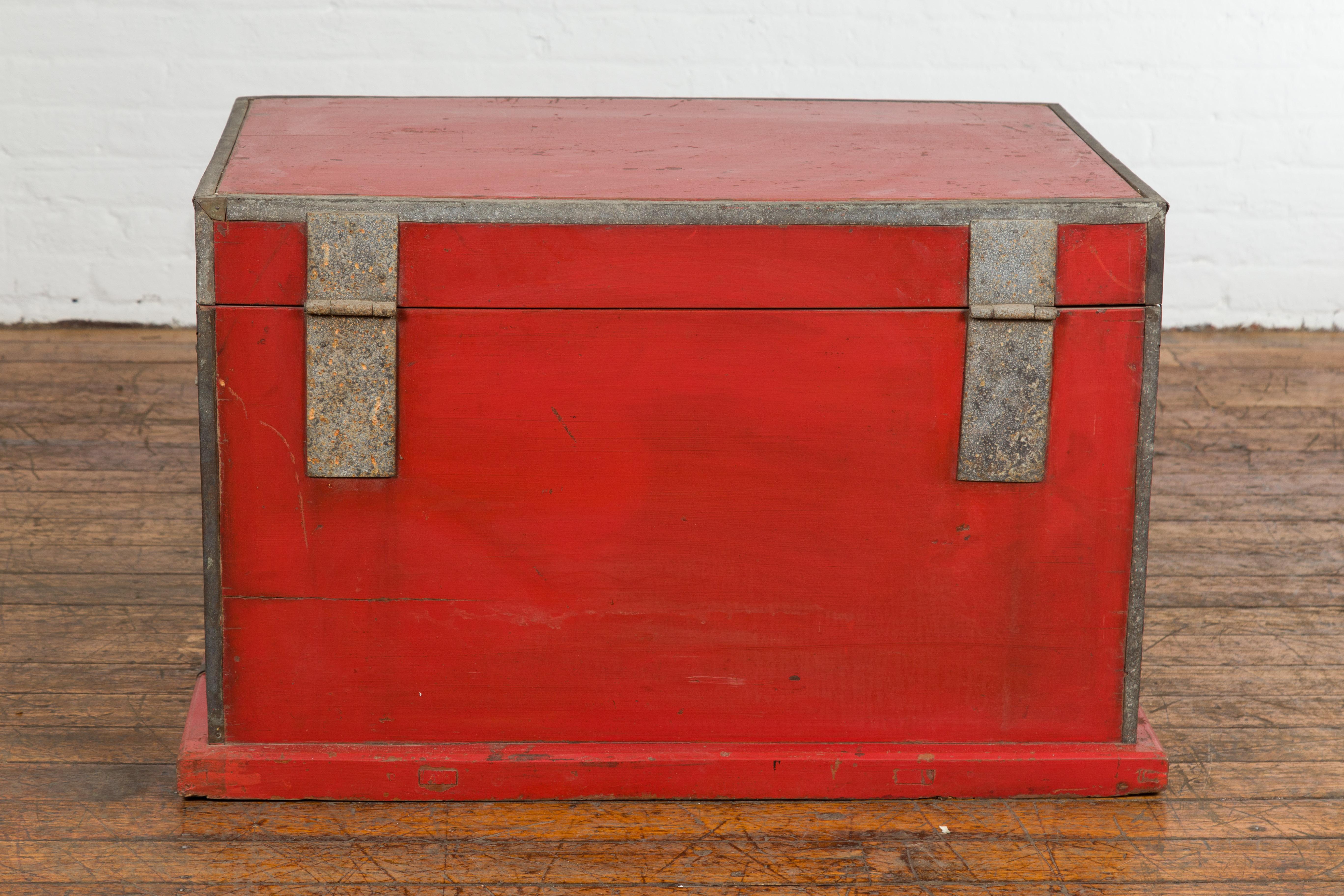 Chinese Qing Dynasty Period 19th Century Red Lacquer Trunk with Metal Edging For Sale 15