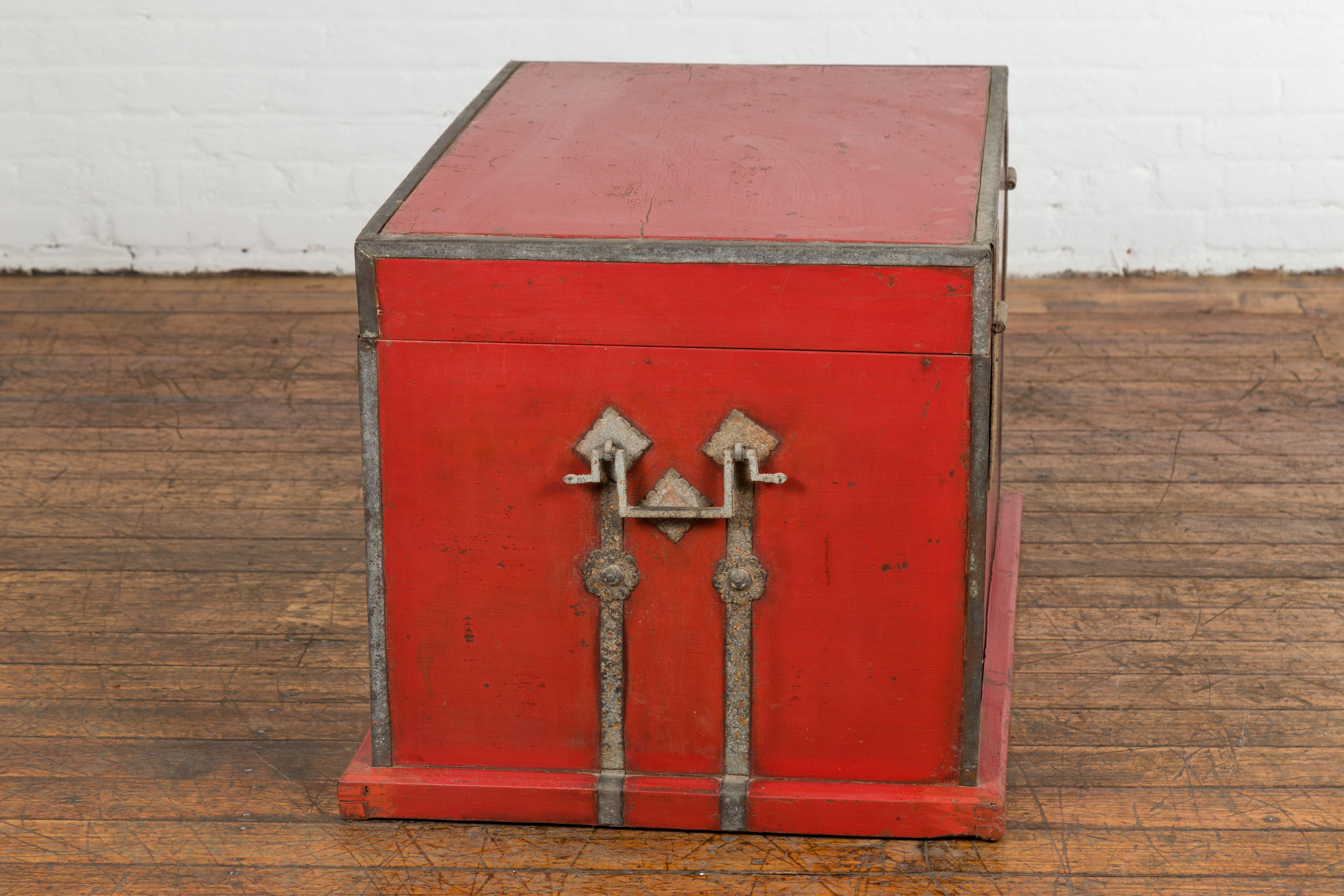 Chinese Qing Dynasty Period 19th Century Red Lacquer Trunk with Metal Edging For Sale 16