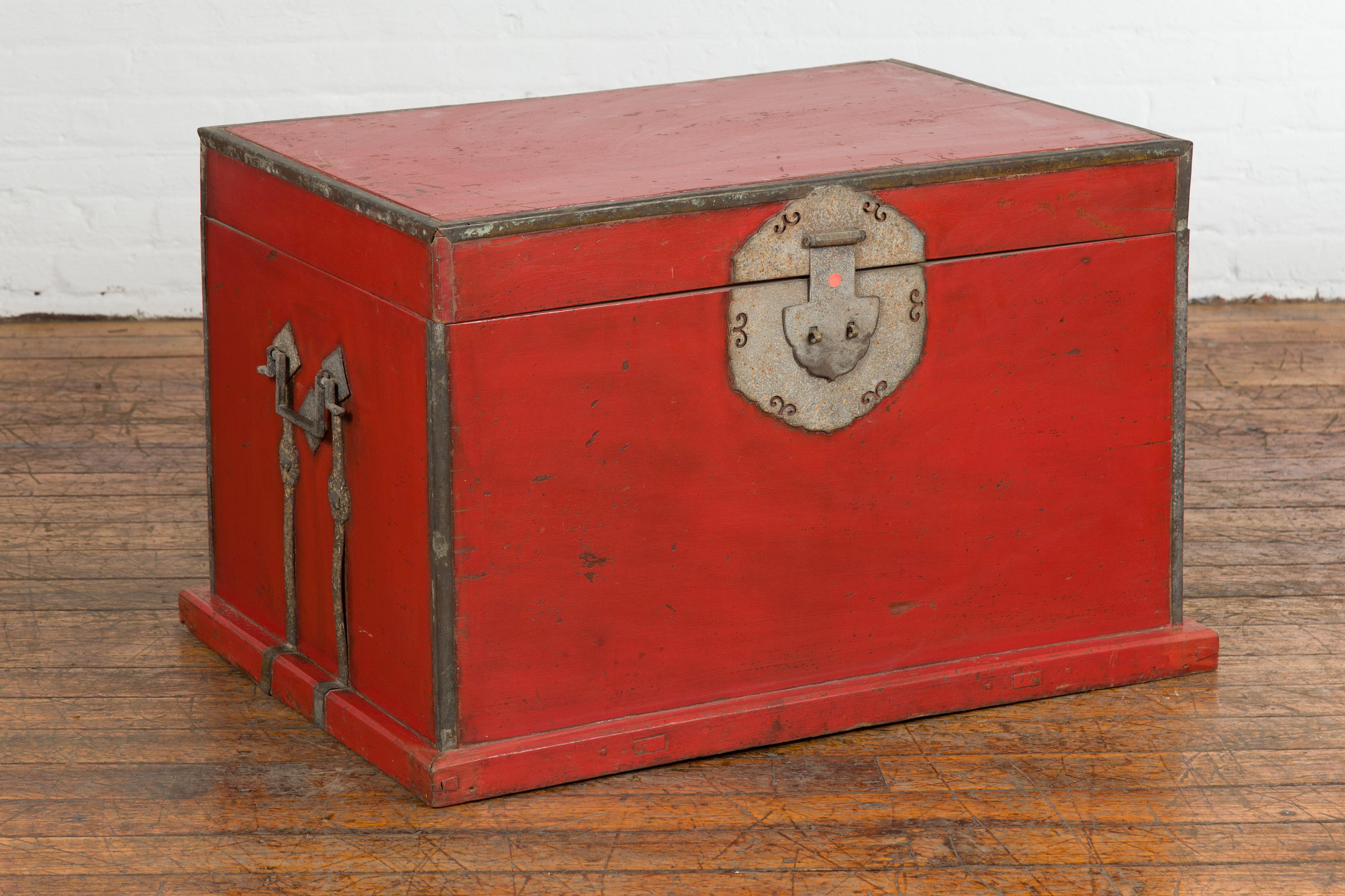 Chinese Qing Dynasty Period 19th Century Red Lacquer Trunk with Metal Edging In Good Condition For Sale In Yonkers, NY