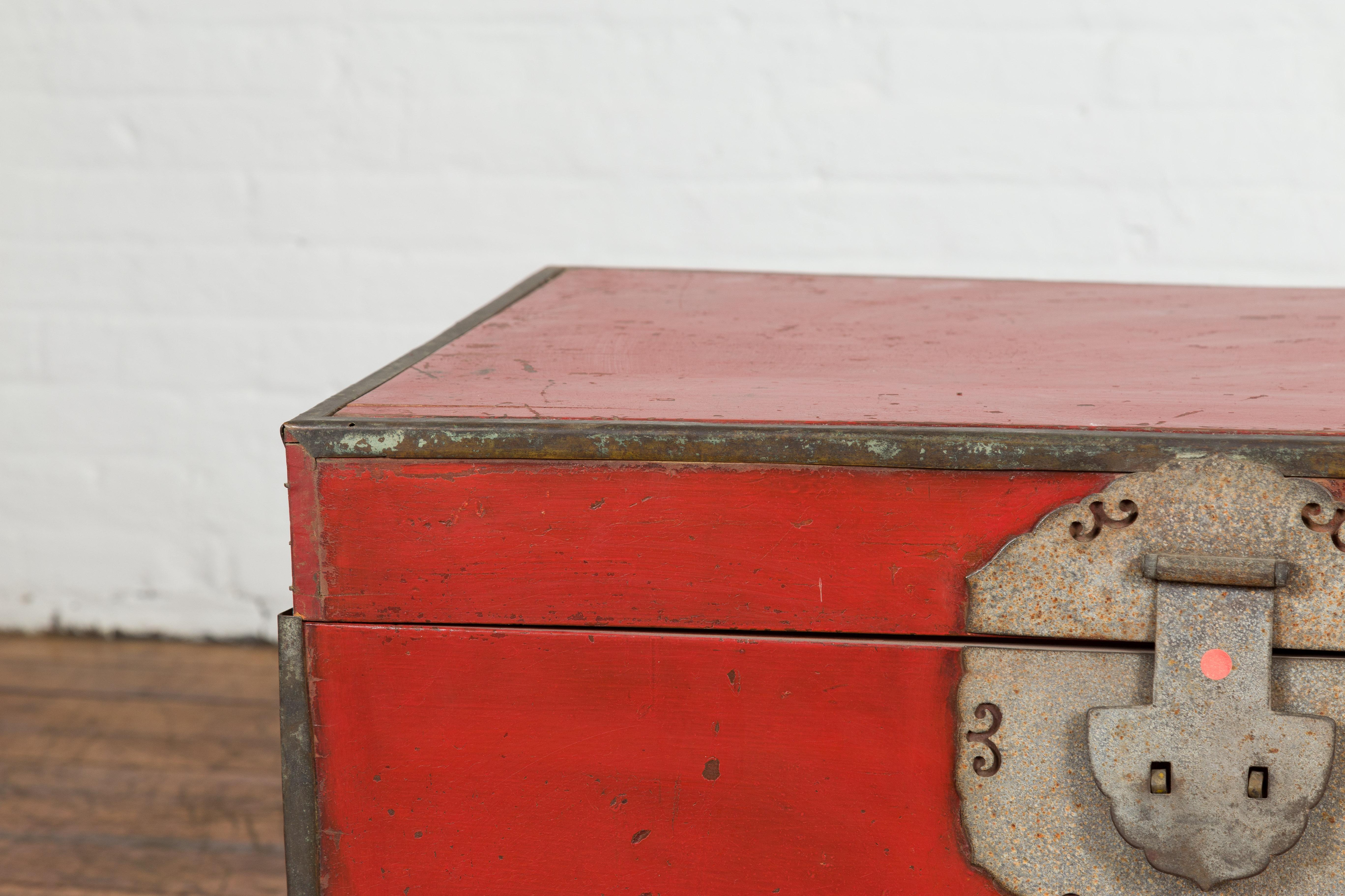 Chinese Qing Dynasty Period 19th Century Red Lacquer Trunk with Metal Edging For Sale 3