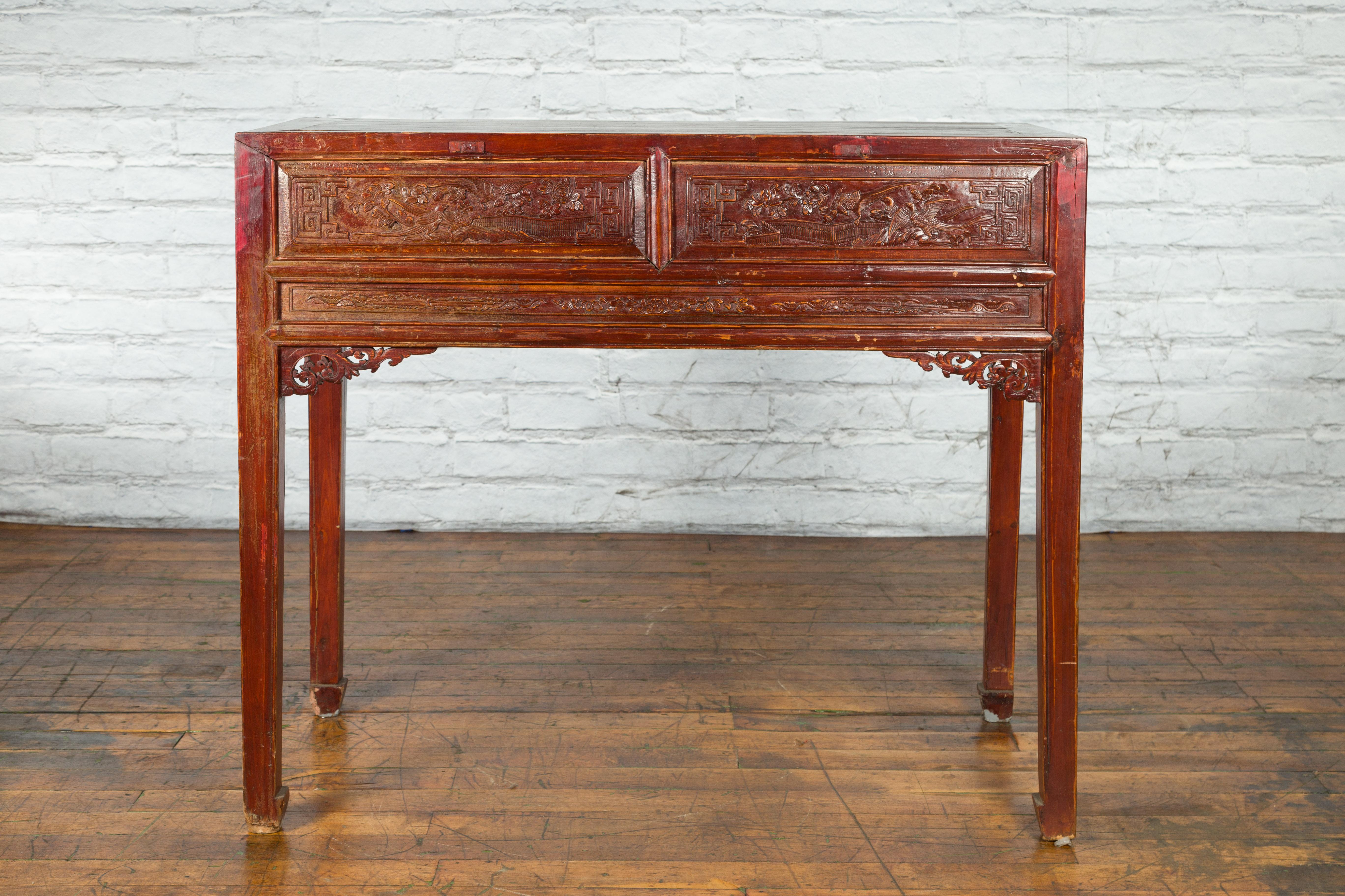 Table marron rougeâtre avec deux tiroirs, datant de la période de la dynastie chinoise Qing du 19e siècle en vente 10