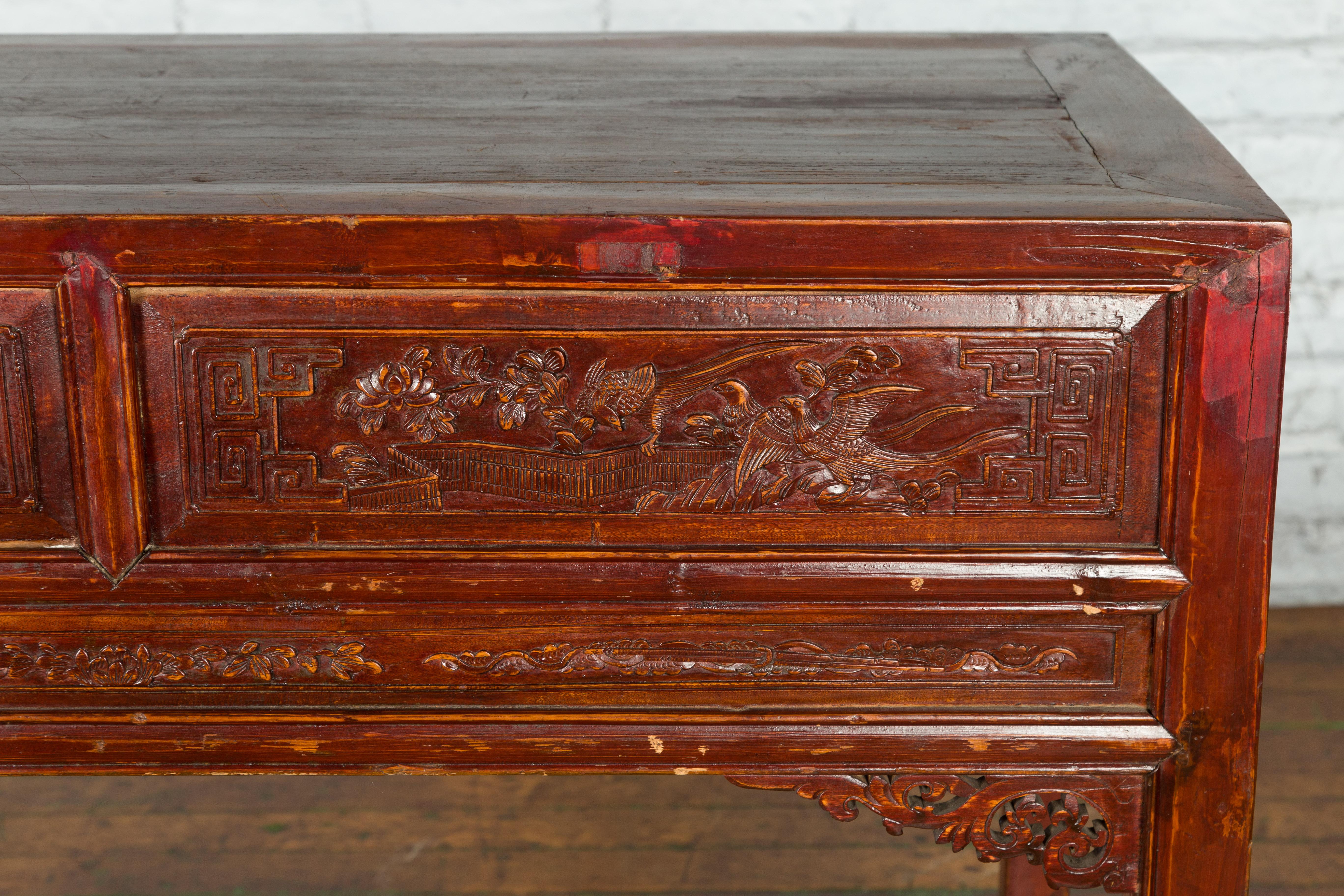 Table marron rougeâtre avec deux tiroirs, datant de la période de la dynastie chinoise Qing du 19e siècle en vente 12