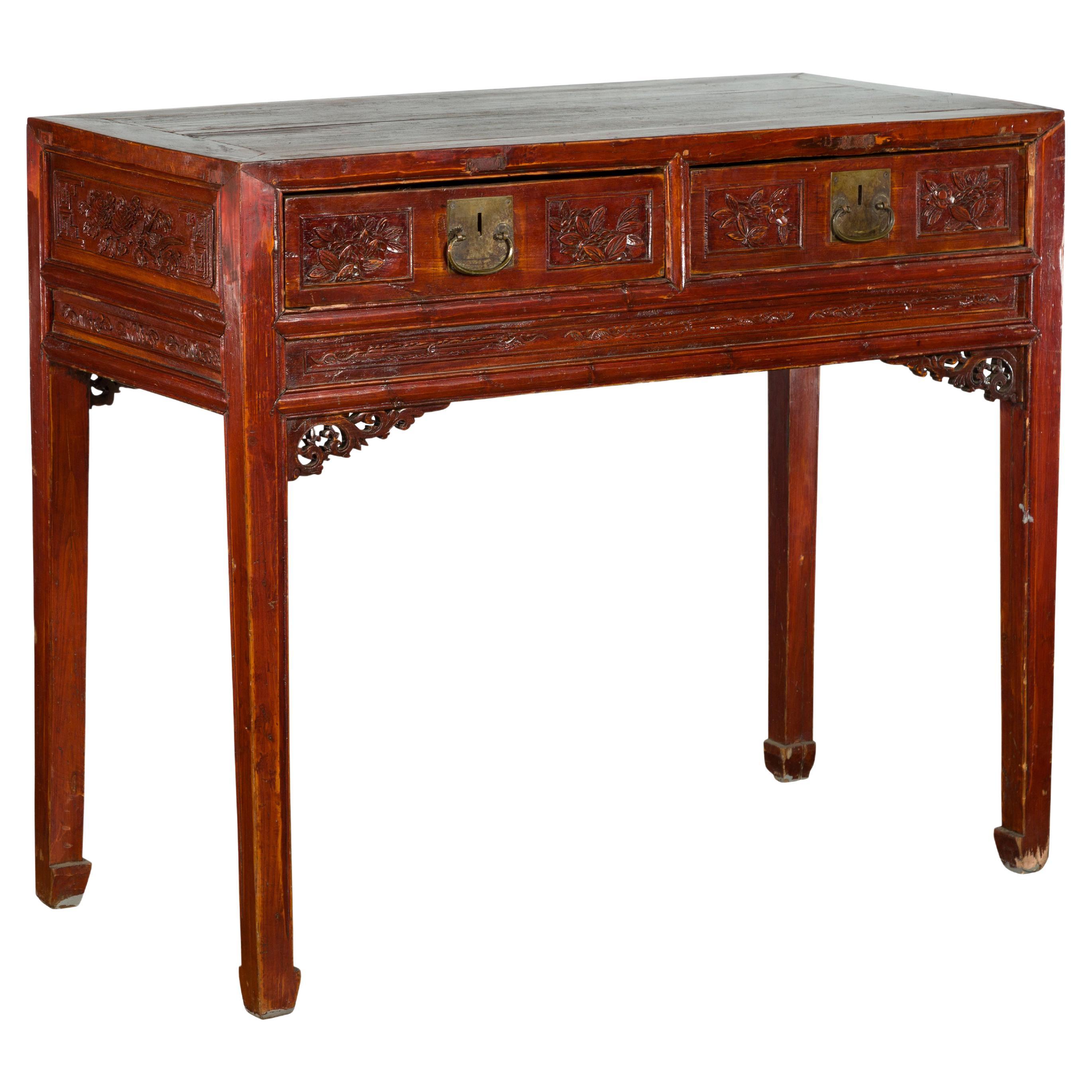 Chinesischer rotbrauner Tisch aus der chinesischen Qing-Dynastie des 19. Jahrhunderts mit zwei Schubladen