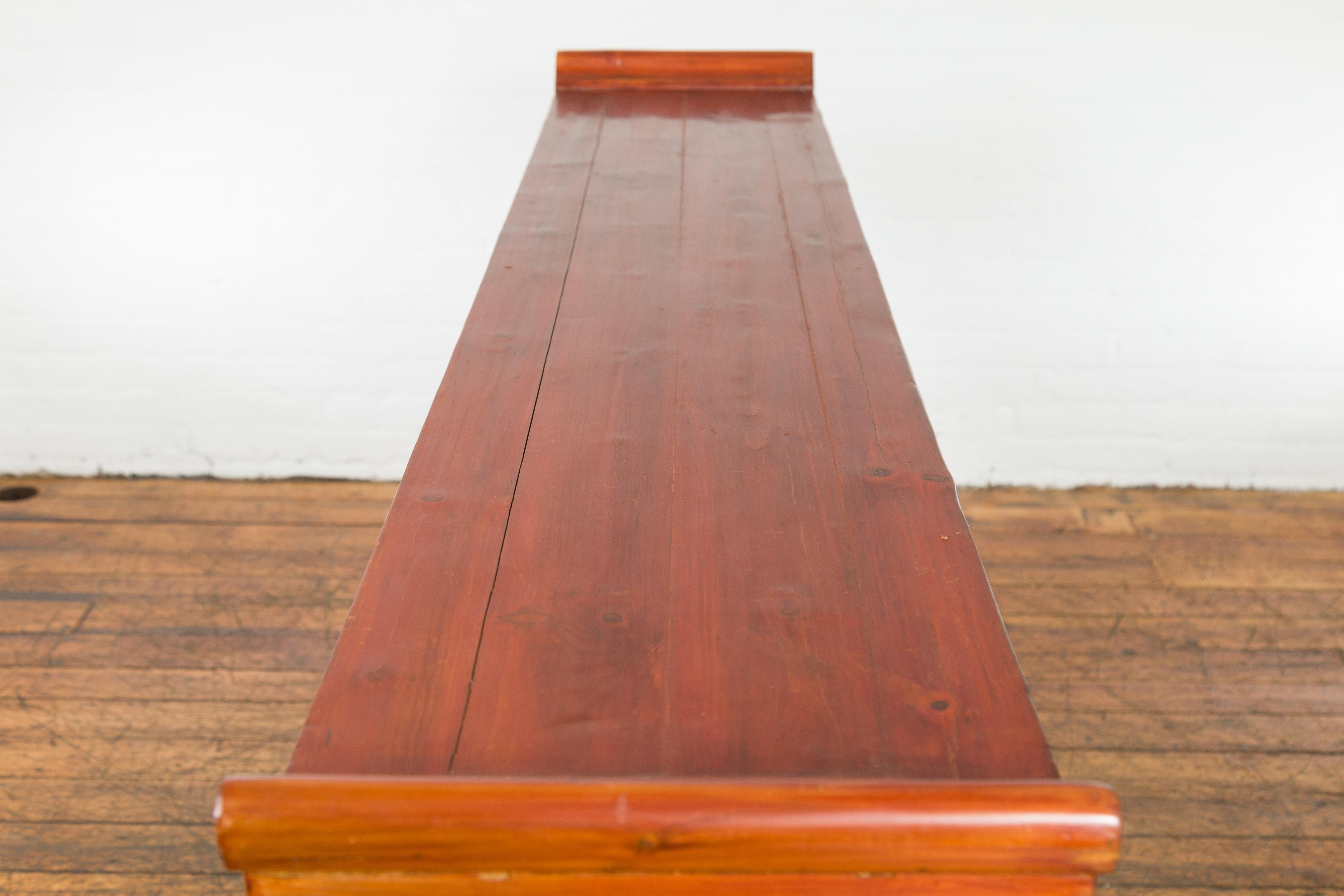 Table console d'autel de la dynastie Qing avec tablier en bois à volutes en vente 7