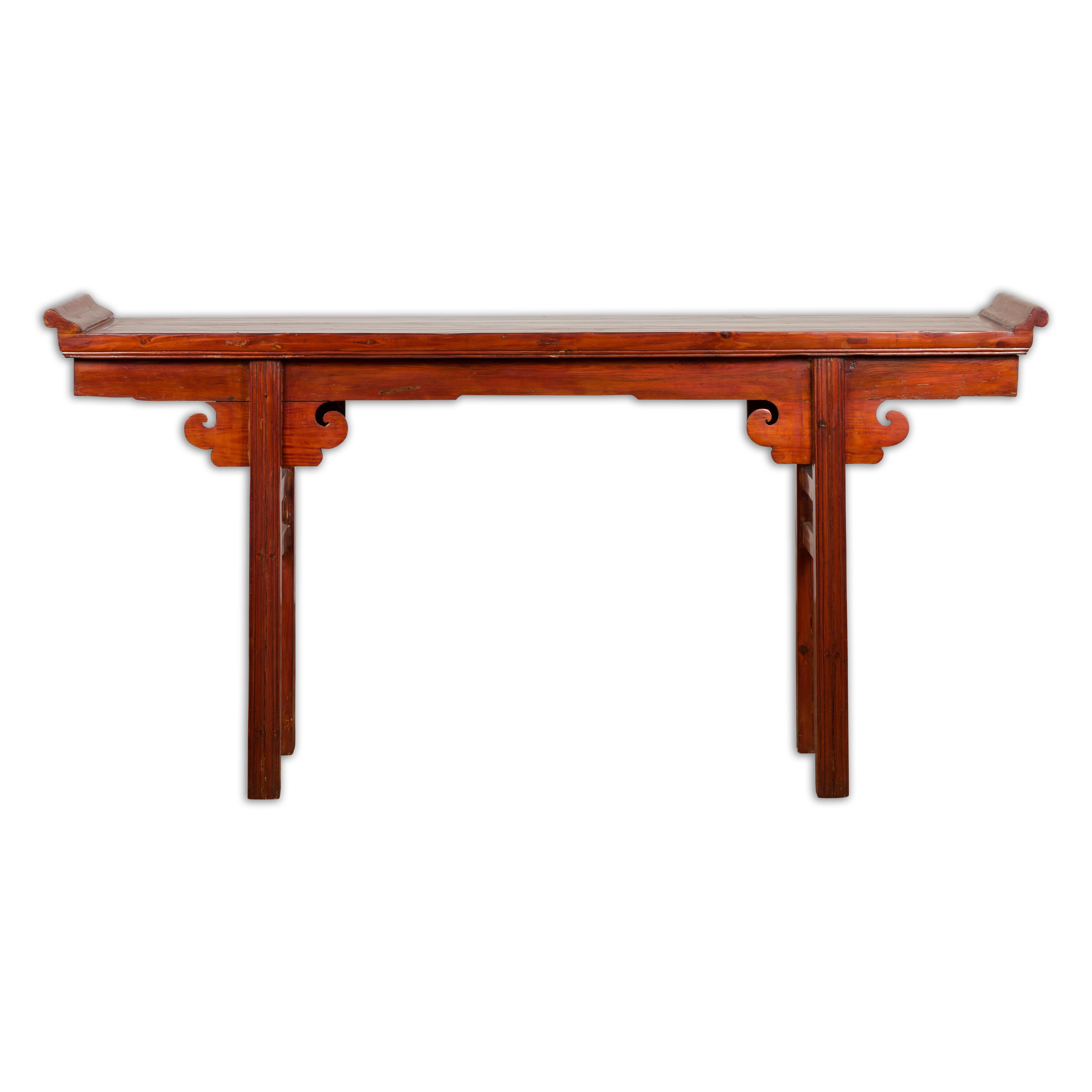 Table console d'autel de la dynastie Qing avec tablier en bois à volutes en vente 12