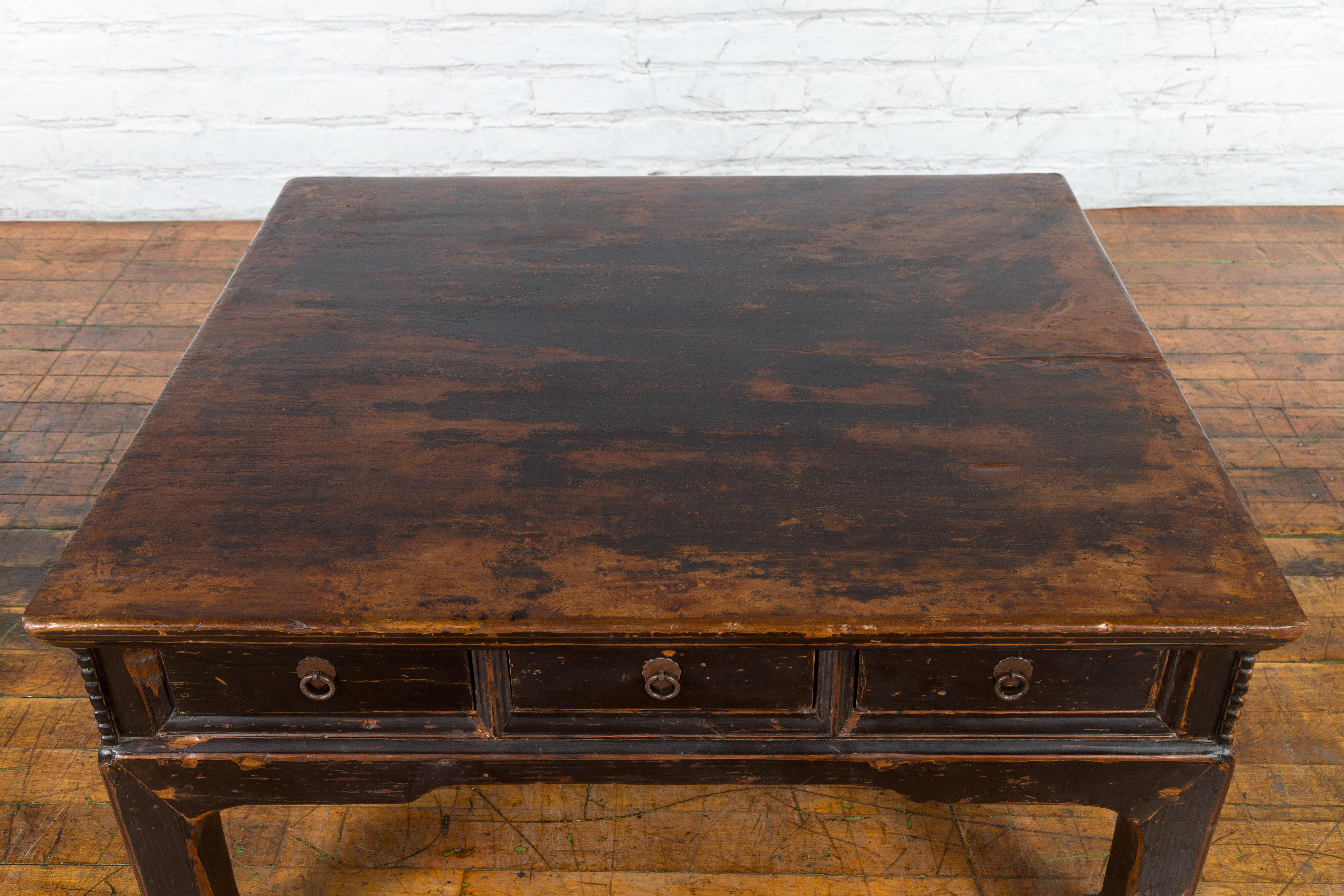 Chinese Qing Dynasty Period Brown Lacquered Coffee Table with Original Finish For Sale 6