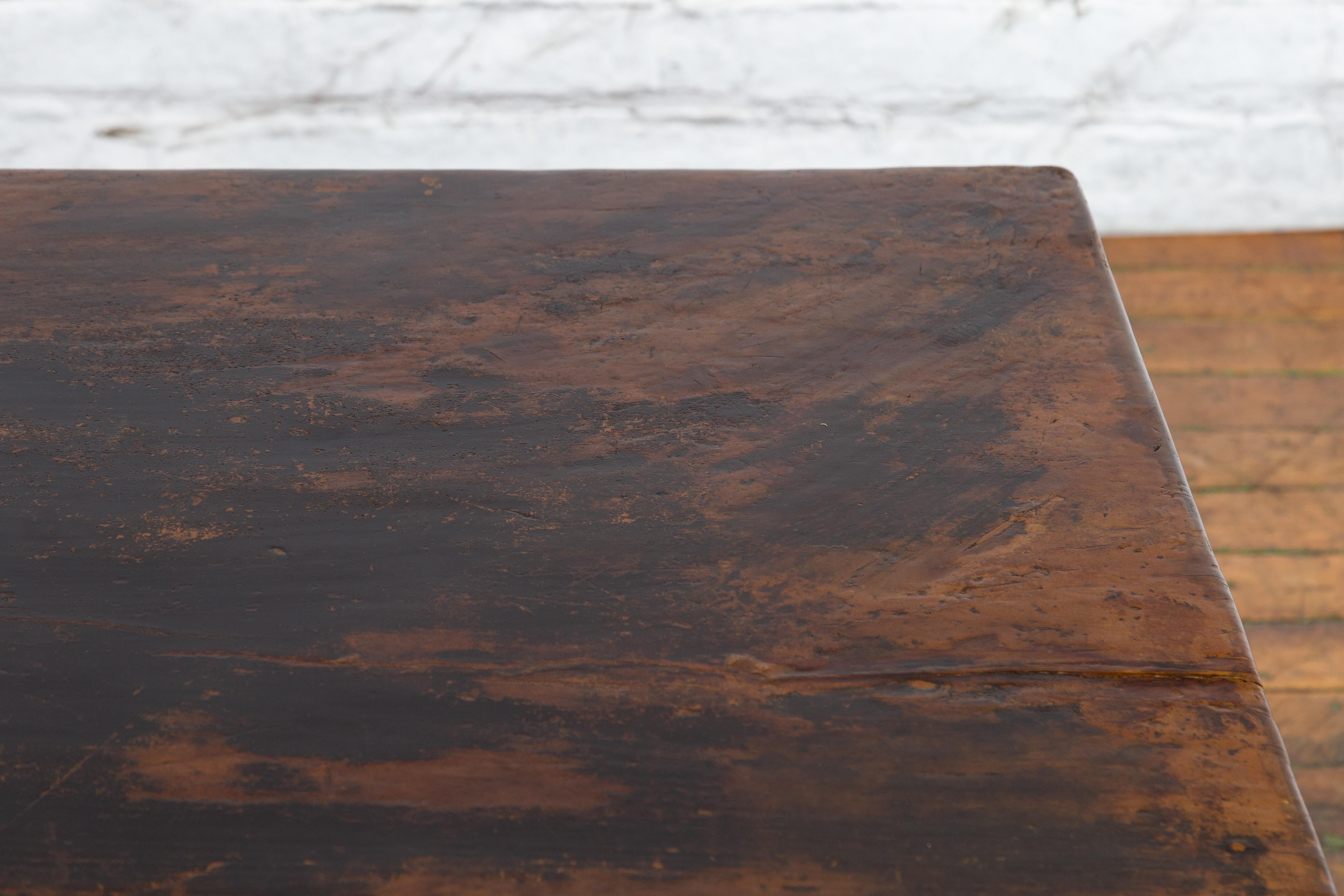 Chinese Qing Dynasty Period Brown Lacquered Coffee Table with Original Finish For Sale 8