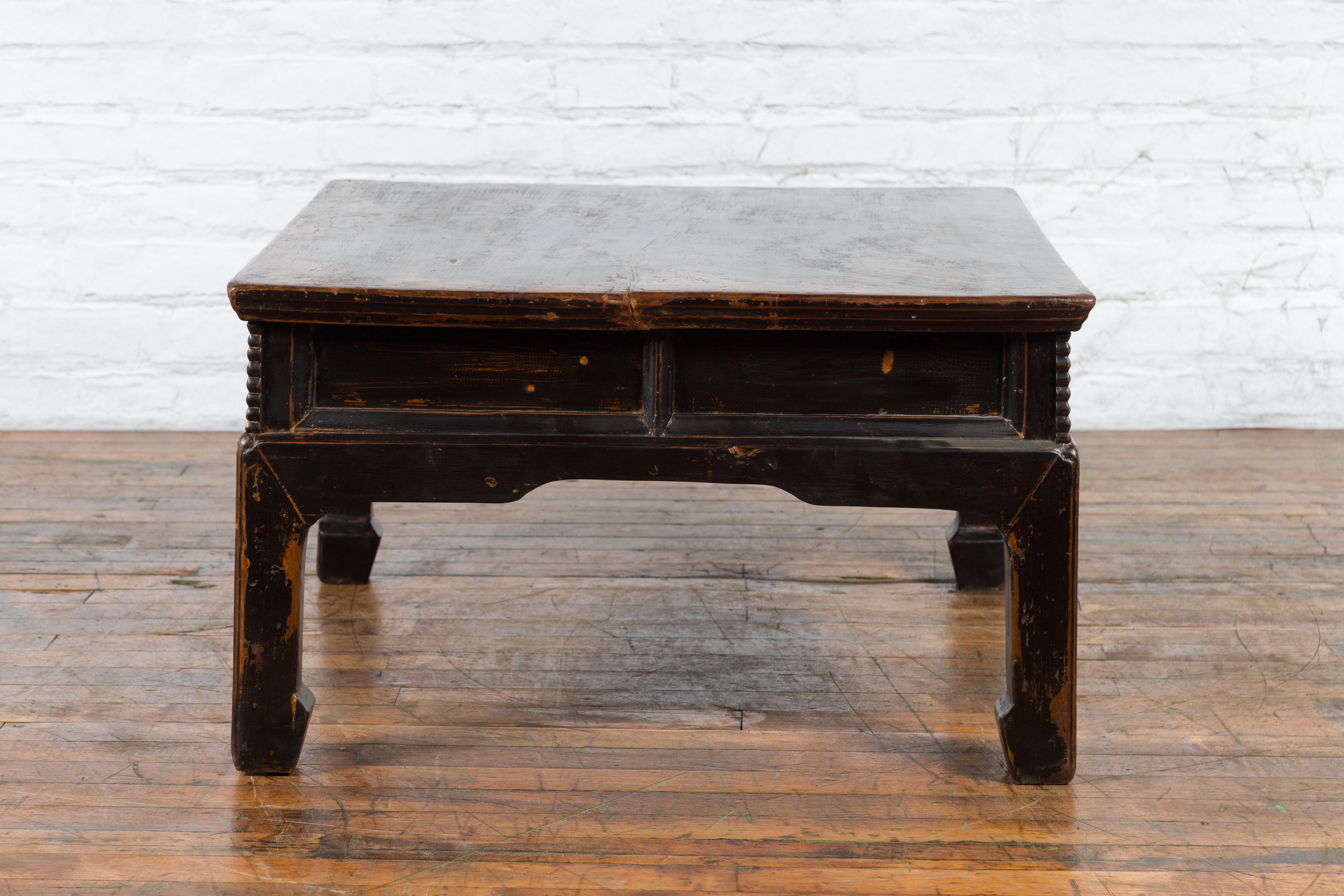 Chinese Qing Dynasty Period Brown Lacquered Coffee Table with Original Finish For Sale 14